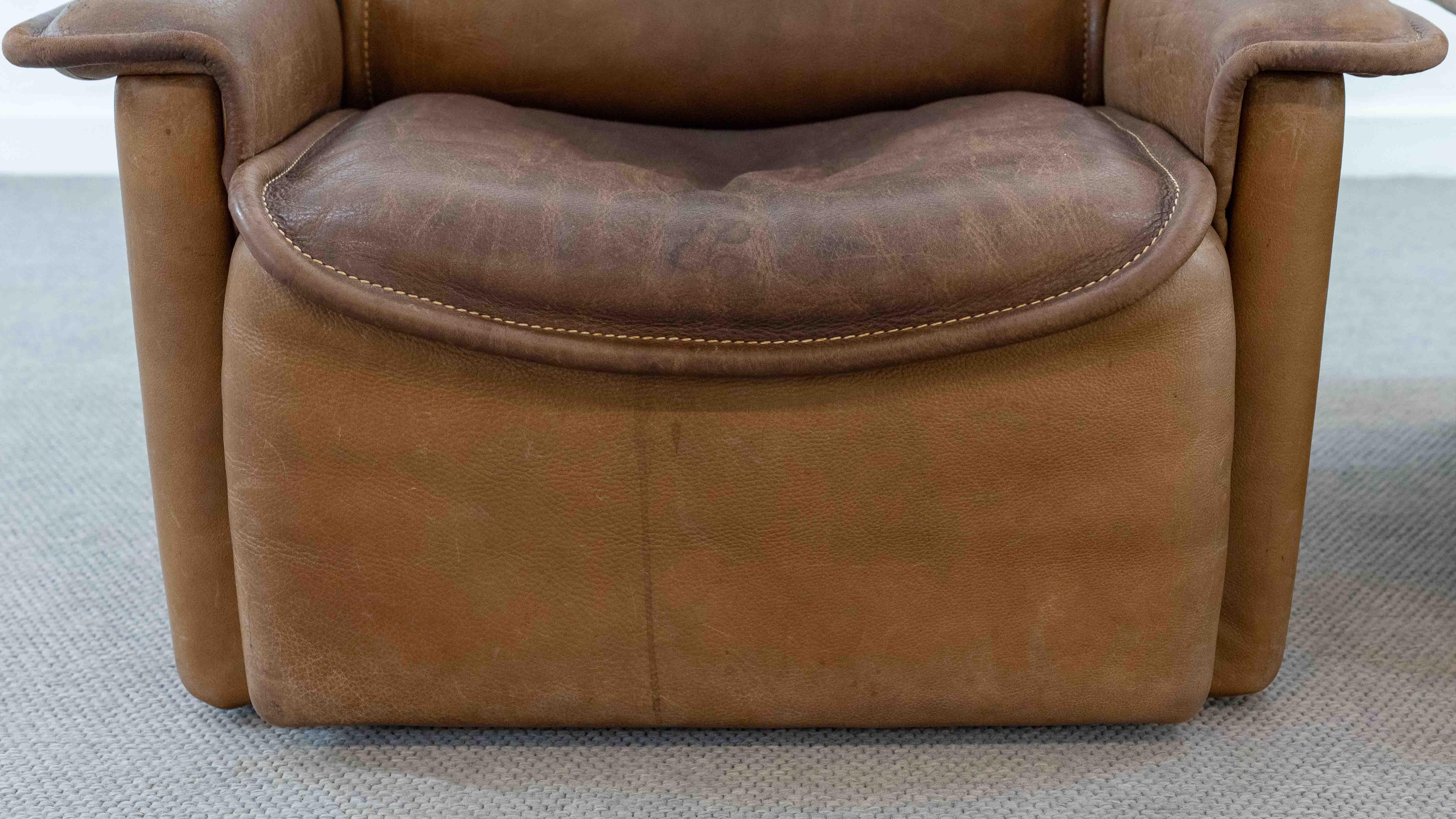 Paire de fauteuils de De Sede, Model No No 12 en cuir cognac, années 70 en vente 10