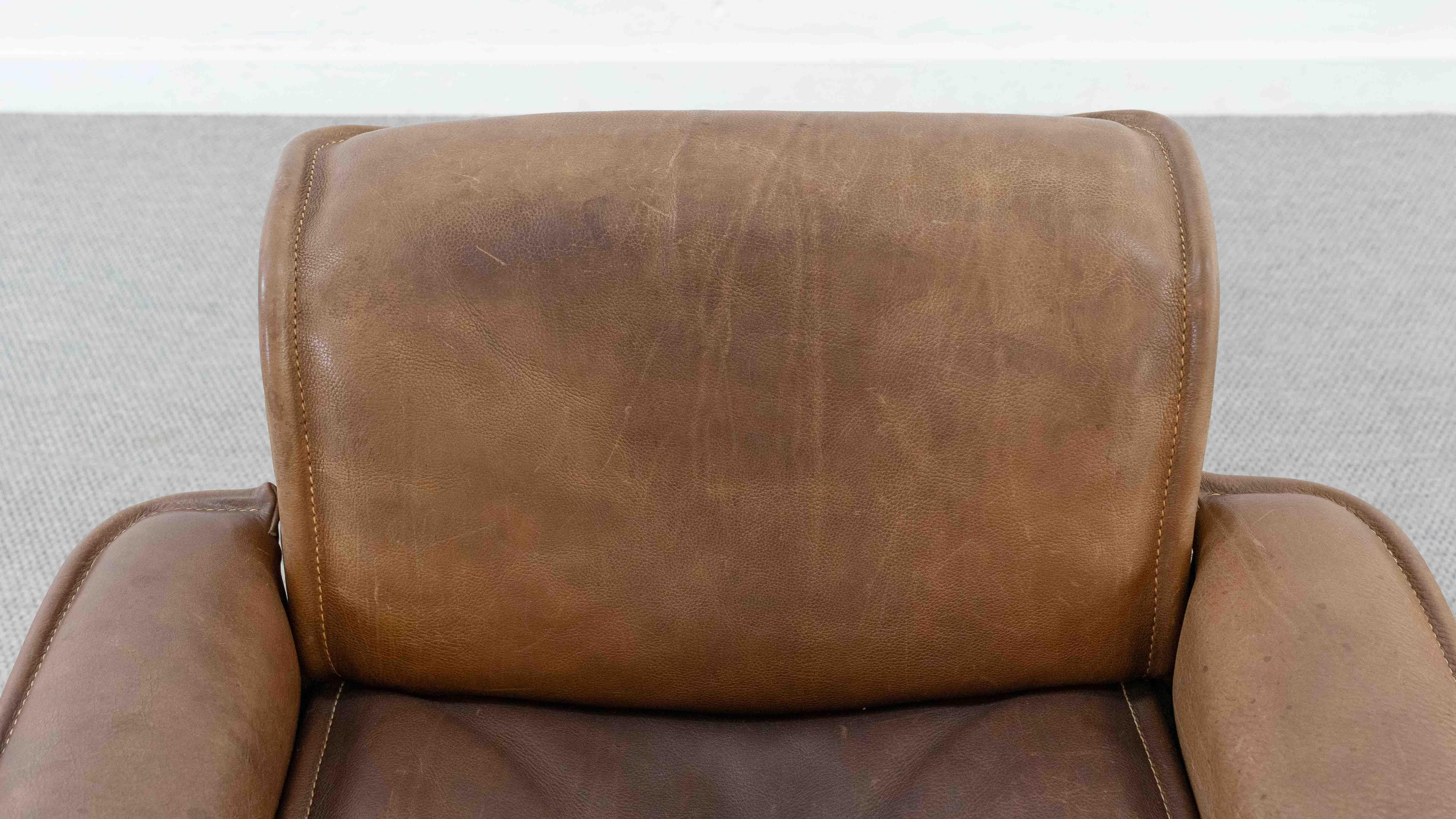 Cuir Paire de fauteuils de De Sede, Model No No 12 en cuir cognac, années 70 en vente
