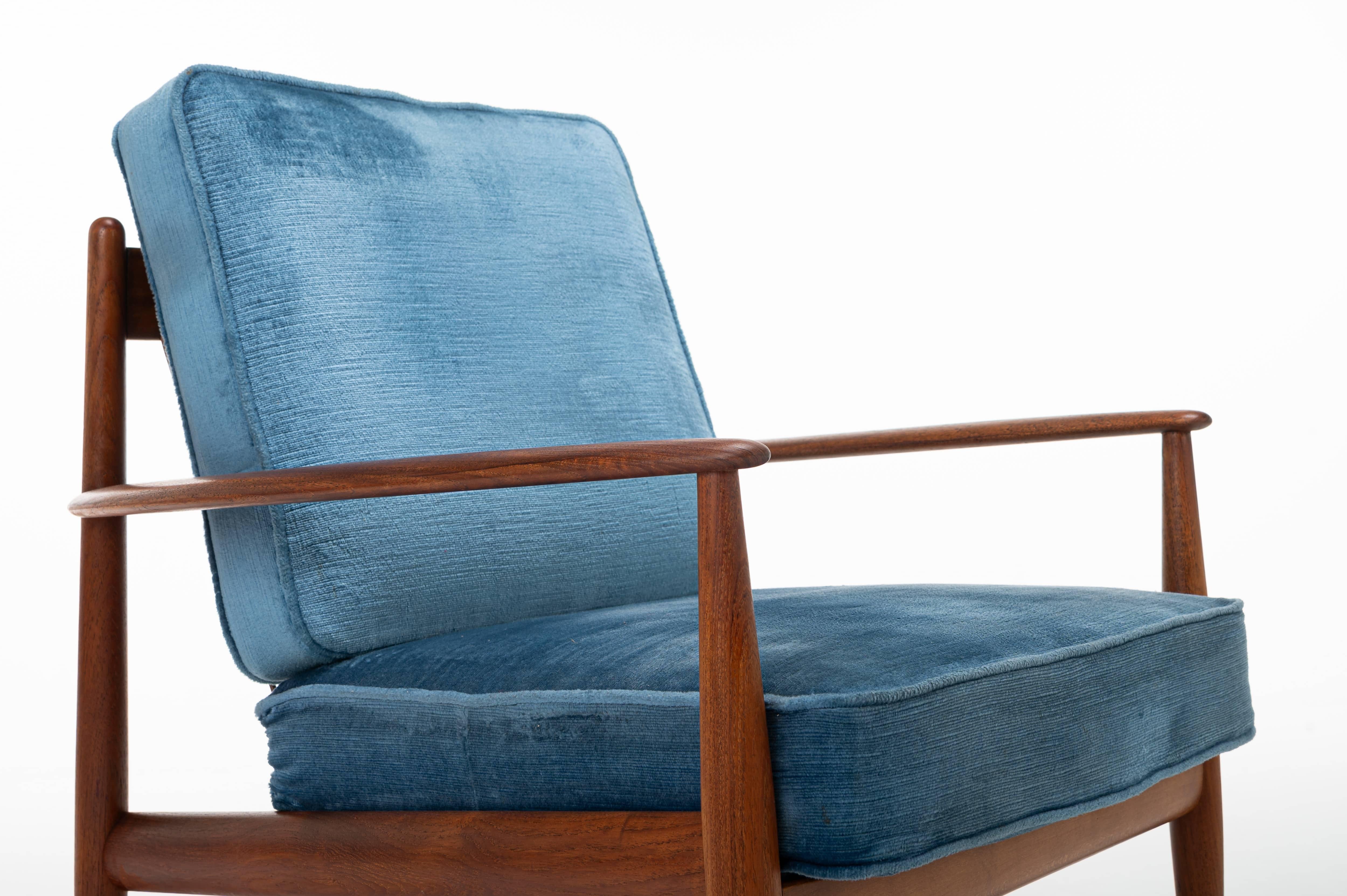 Pair of easy chairs by Grete Jalk for France & Daverkosen, Denmark 1962 For Sale 3
