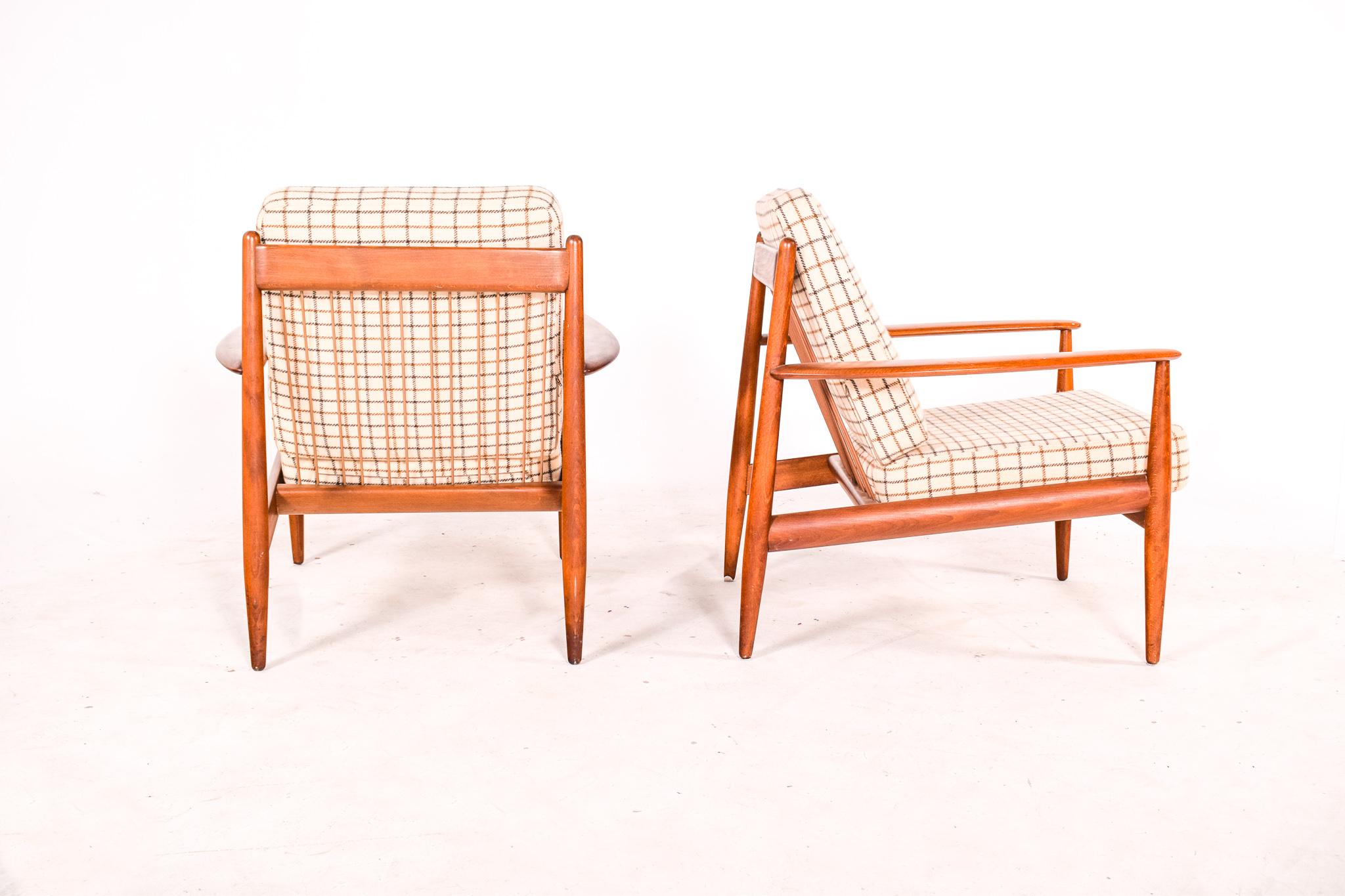 Pair of Easy Chairs by Grete Jalk, Model FD-118, 1950s In Good Condition In Lisboa, Lisboa