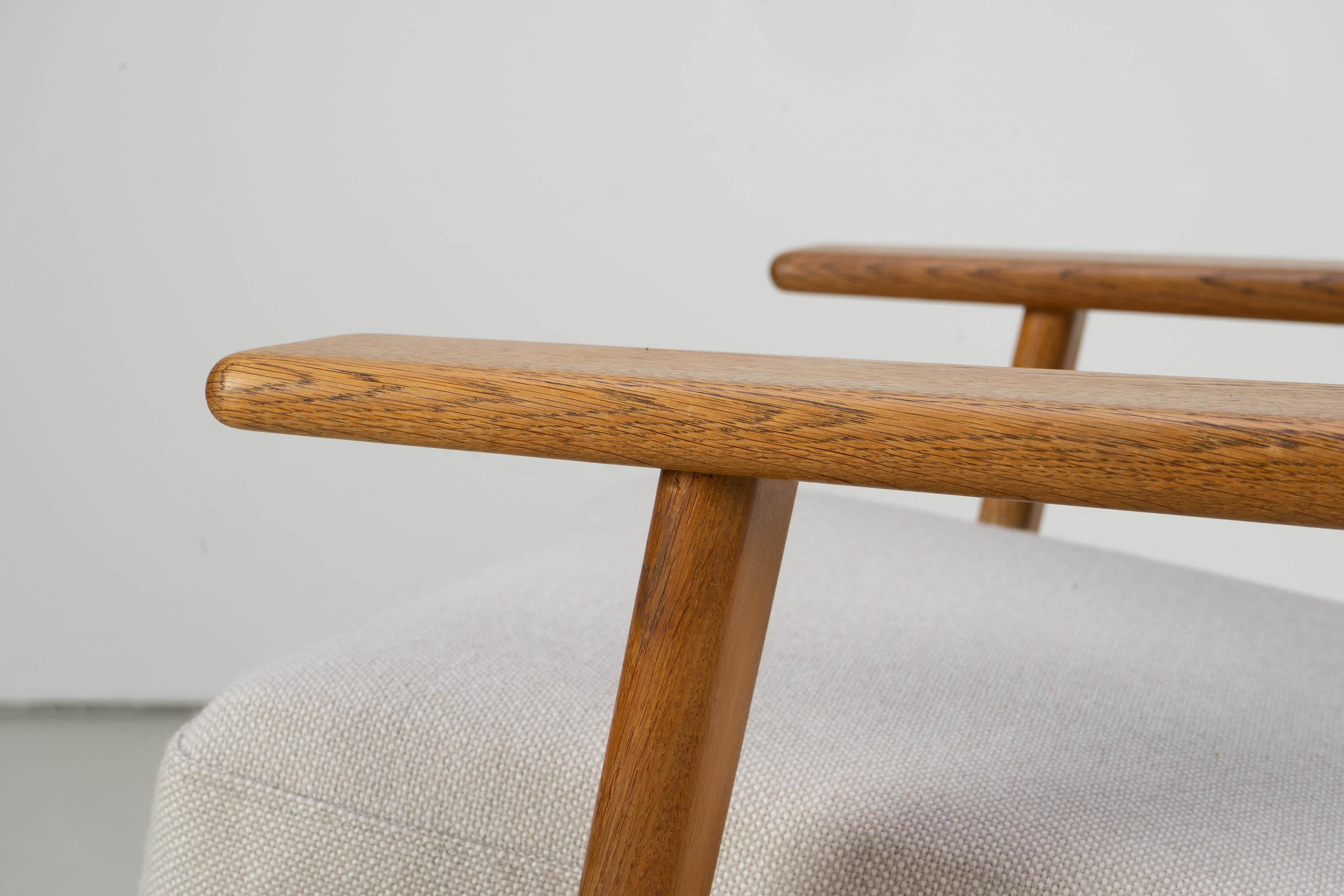 Pair of Easy Chairs by Hans Wegner GETAMA GE 290, Oak Wood Denmark 1960s For Sale 5
