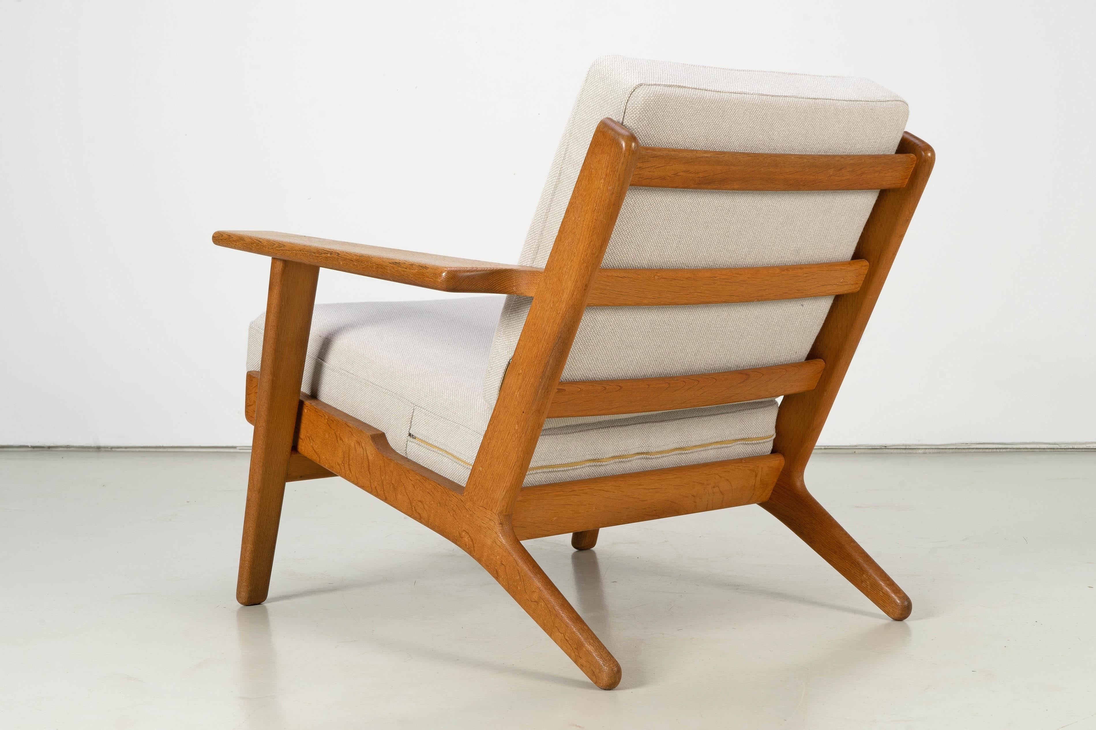 Danish Pair of Easy Chairs by Hans Wegner GETAMA GE 290, Oak Wood Denmark 1960s