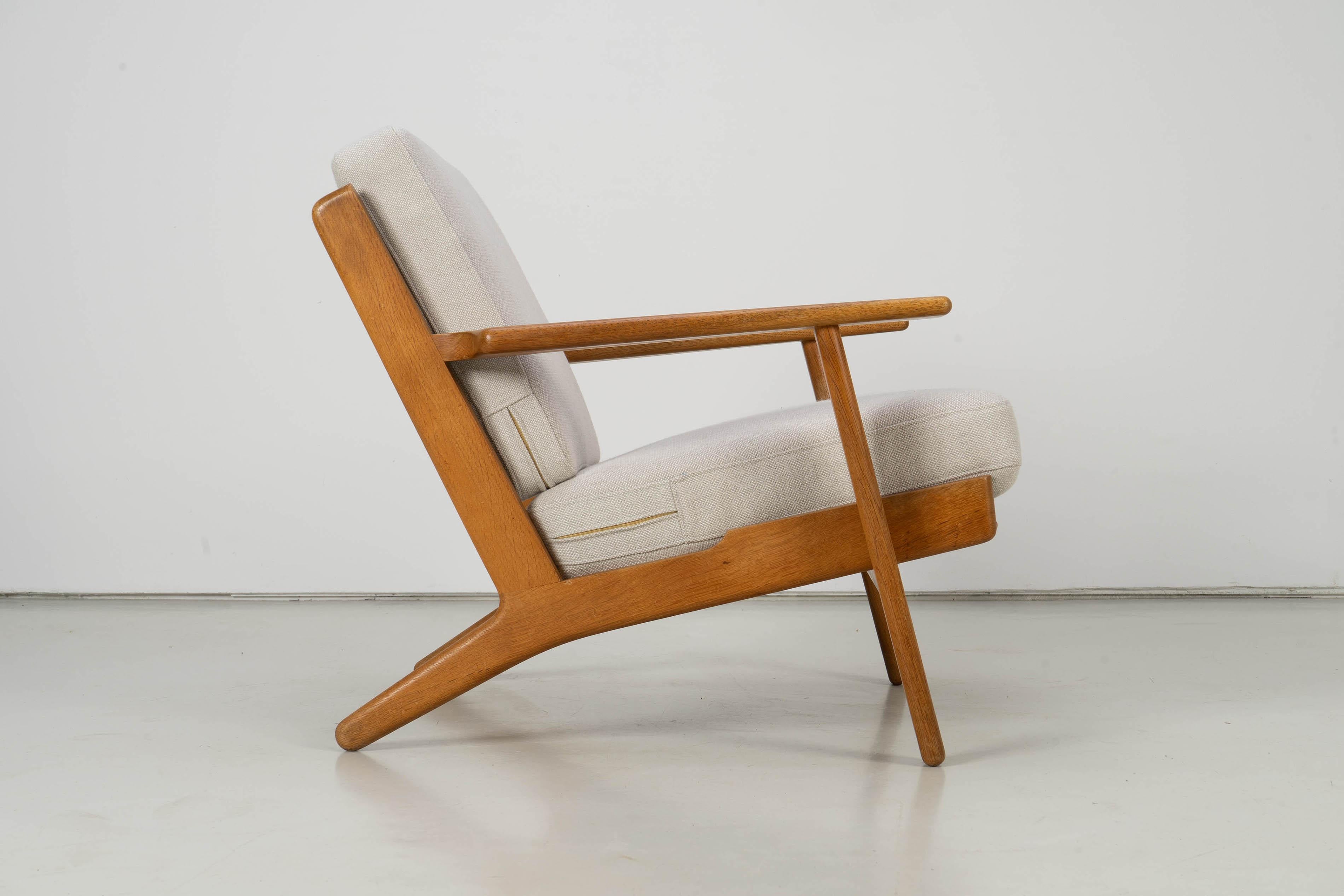 20th Century Pair of Easy Chairs by Hans Wegner GETAMA GE 290, Oak Wood Denmark 1960s For Sale