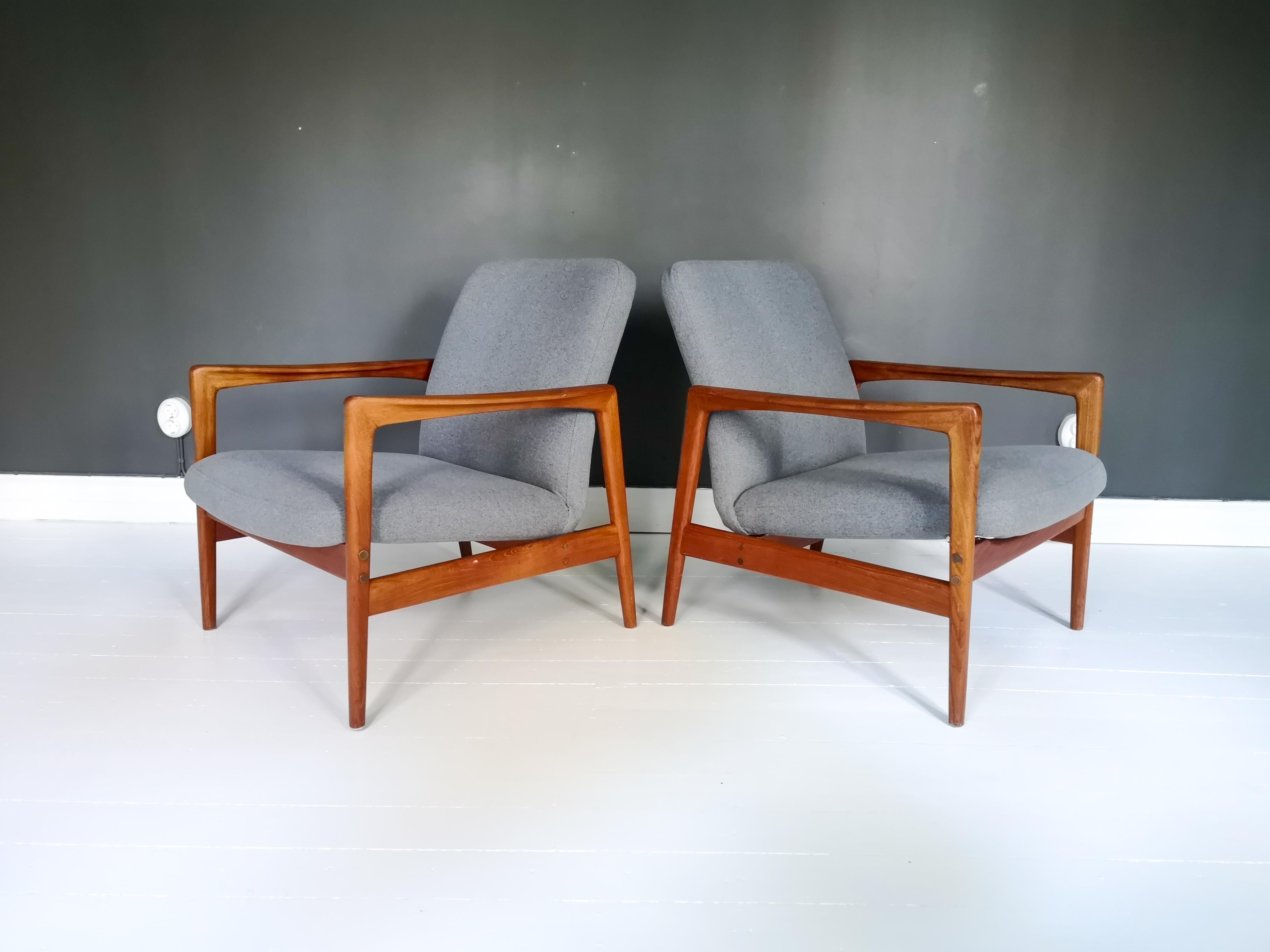 These nice-looking easy chairs was created by Alf Svensson for the famous DUX company in Sweden.
Wonderful lines in the teak wood and nicely cushion for the seat.

Good vintage condition. Upholstered

Measures D 75, H 73, W 68.
 