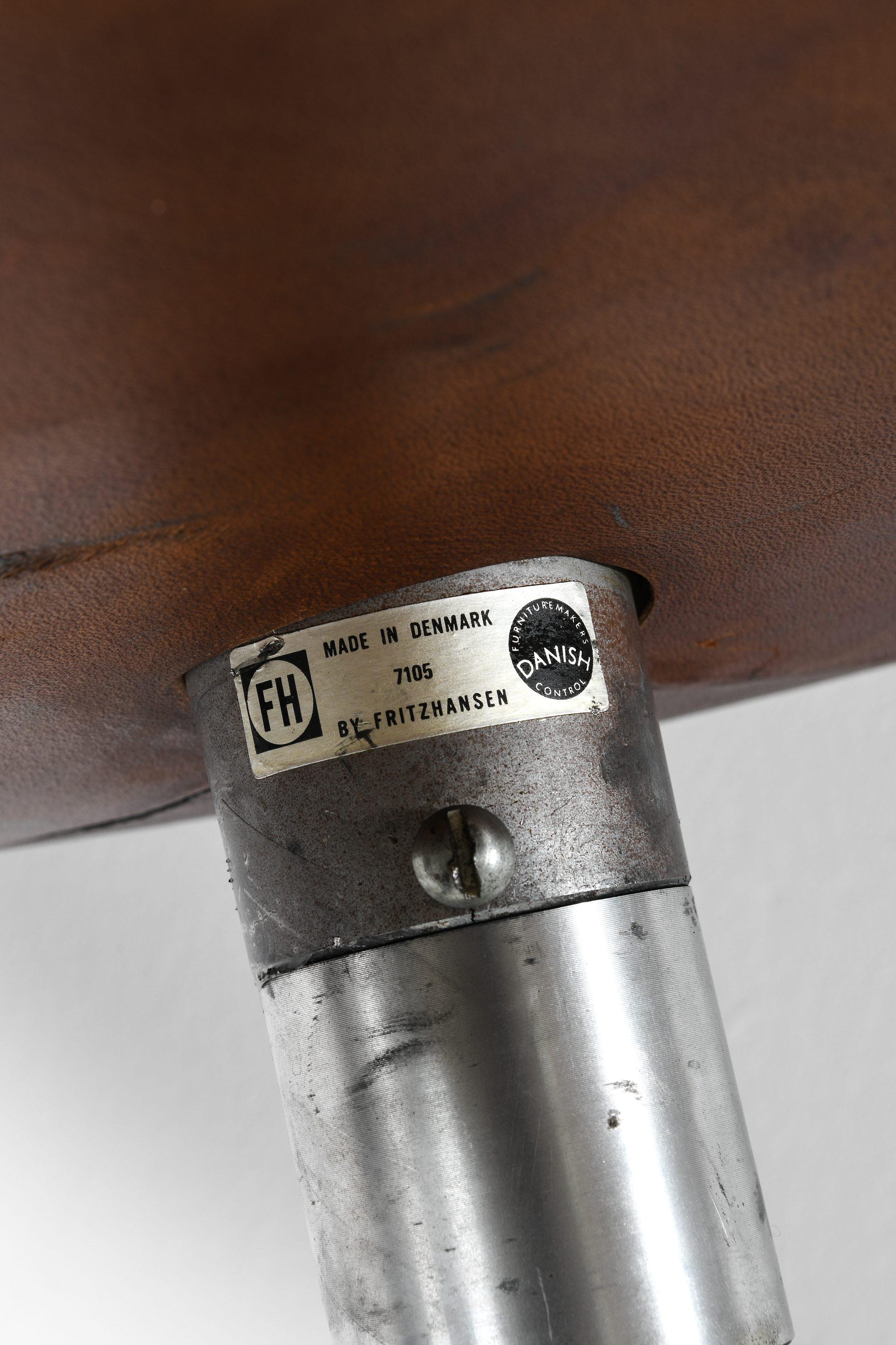 Paar Sessel aus Aluminium und Leder von Arne Jacobsen, 1970er Jahre im Angebot 6