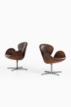 Pair of Easy Chairs in Aluminium and Leather by Arne Jacobsen, 1970's