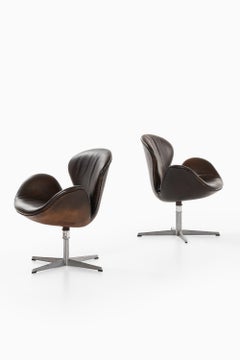 Pair of Easy Chairs in Aluminium and Leather by Arne Jacobsen, 1970's