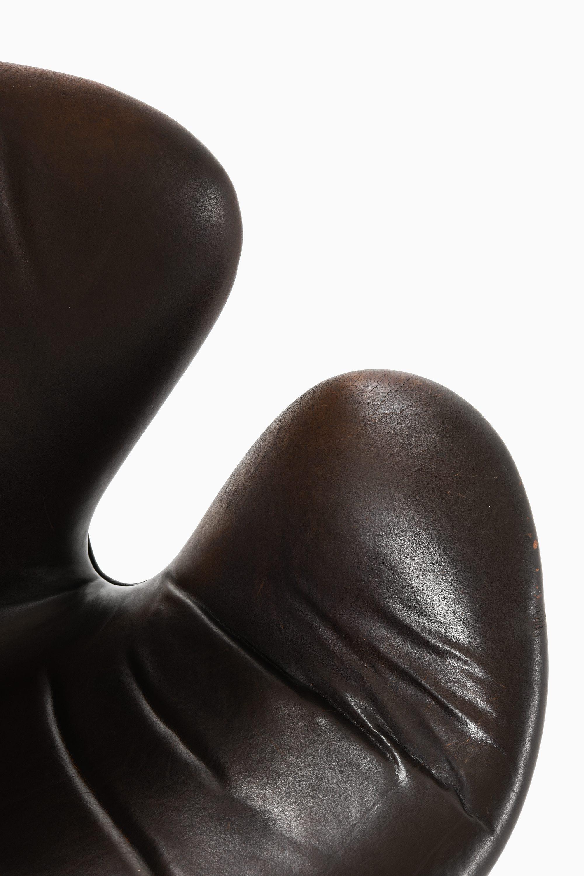 Paar Sessel aus Aluminium und Leder von Arne Jacobsen, 1970er Jahre im Zustand „Gut“ im Angebot in Limhamn, Skåne län