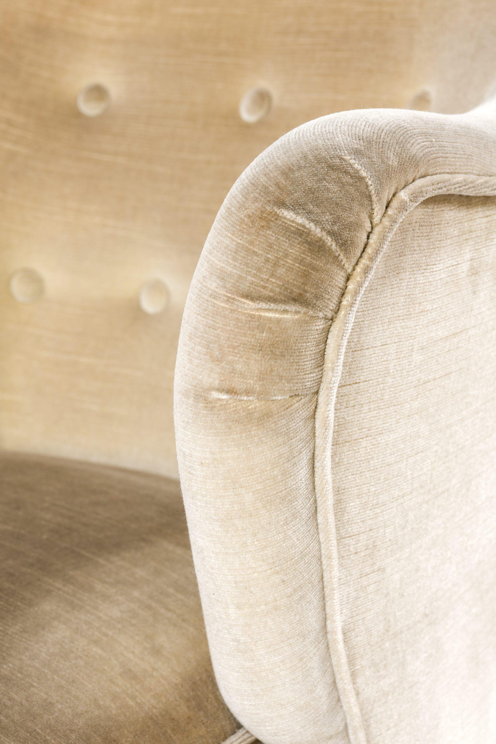 XX secolo Coppia di poltrone con gambe in frassino e mohair in velluto di Flemming Lassen, anni 40 in vendita