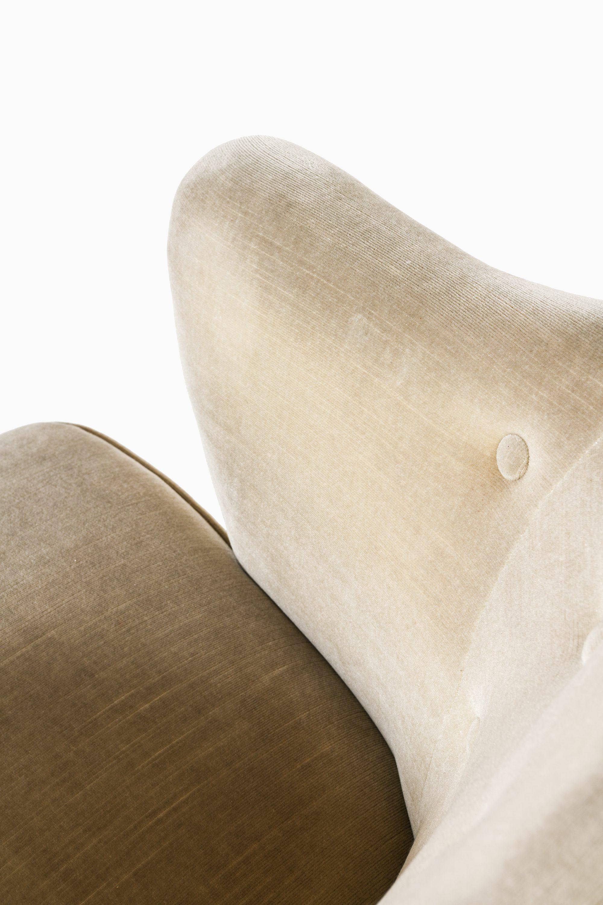 Frassino Coppia di poltrone con gambe in frassino e mohair in velluto di Flemming Lassen, anni 40 in vendita