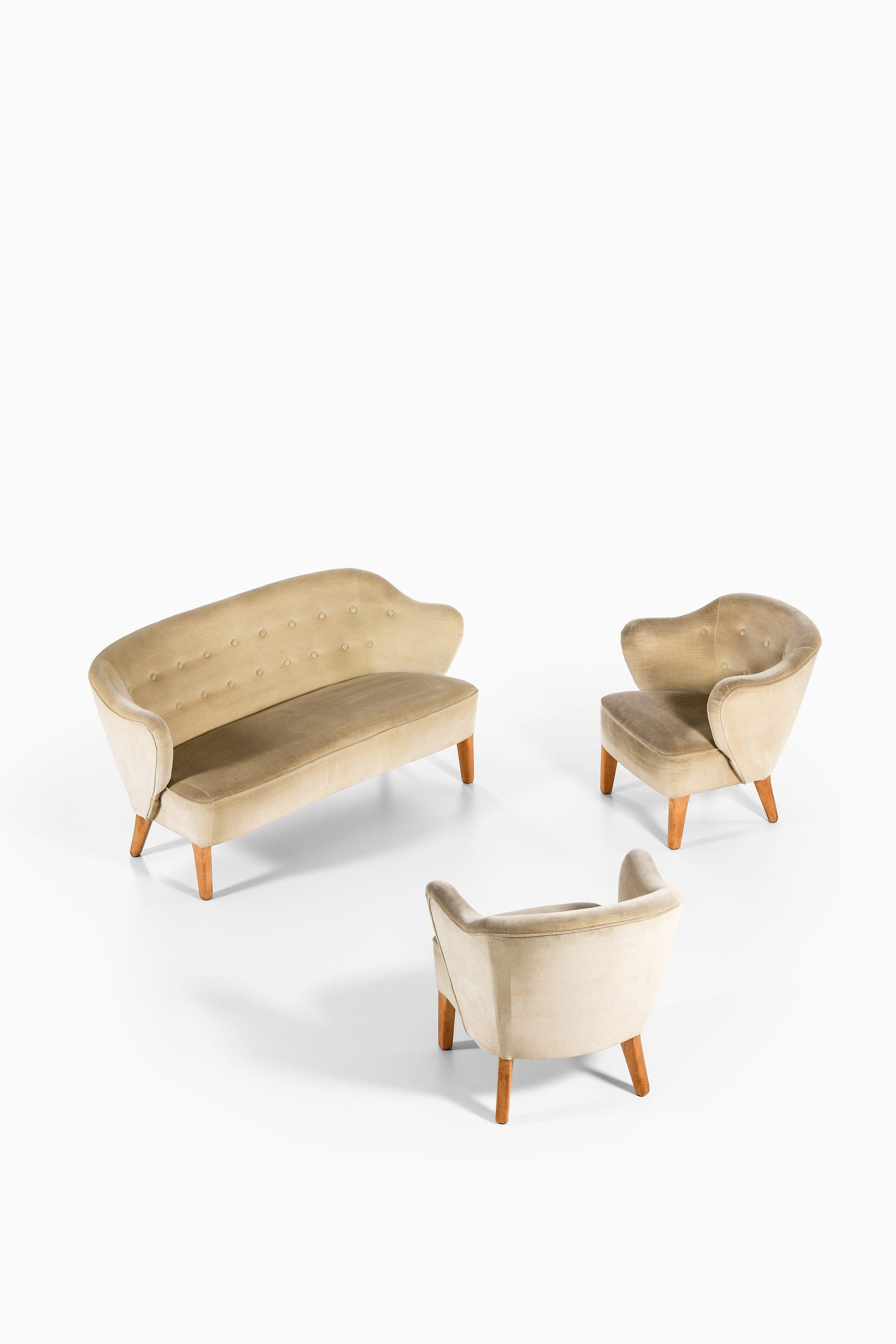 Coppia di poltrone con gambe in frassino e mohair in velluto di Flemming Lassen, anni 40 in vendita 2