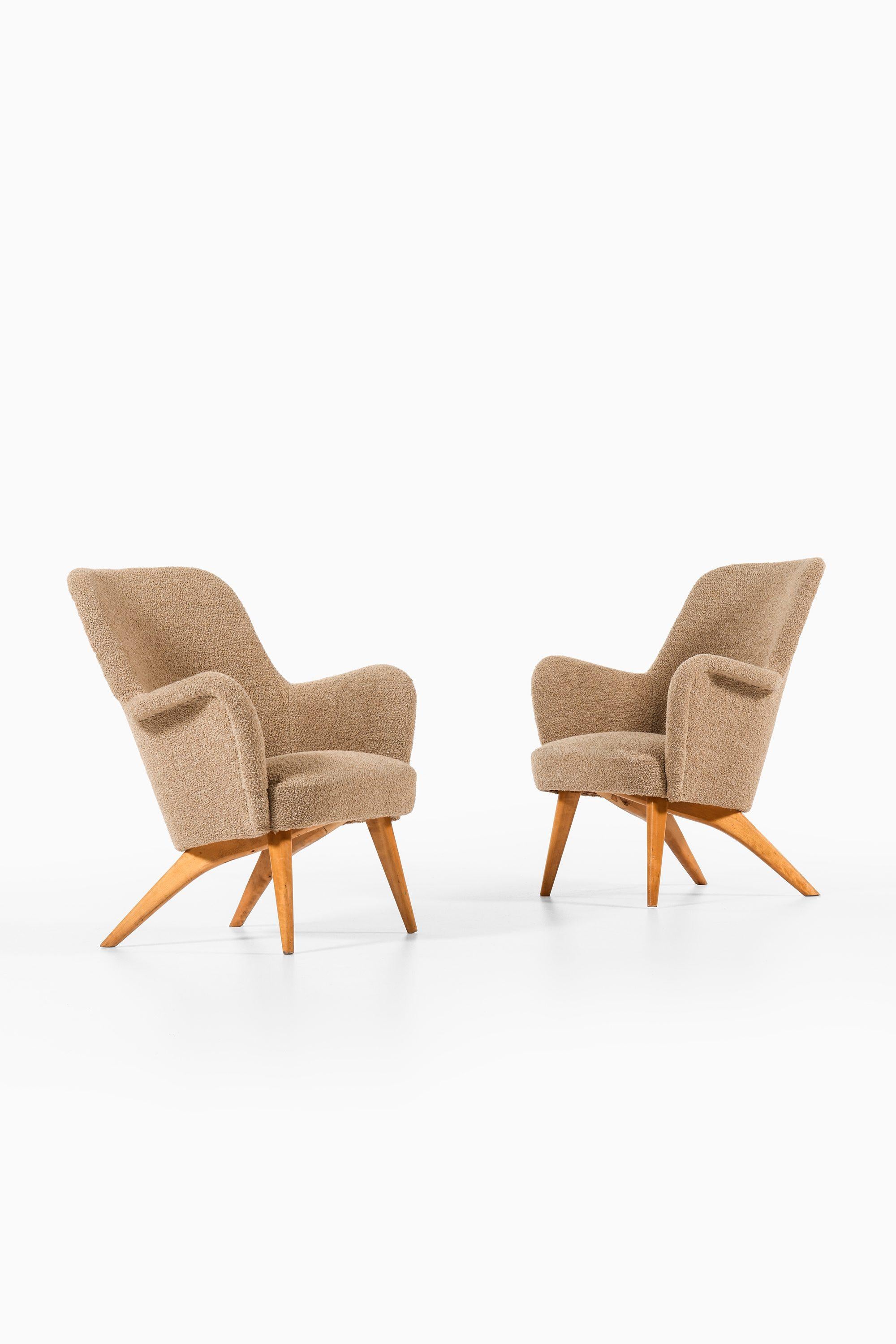 Pair of Easy Chairs in Birch, Newly Reupholstered in Wool Fabric by Carl Gustaf Hiort Af Ornäs, 1950's

Additional Information:
Material: Birch, newly reupholstered in wool fabric
Style: Mid century, Scandinavian
Rare pair of easy chairs model