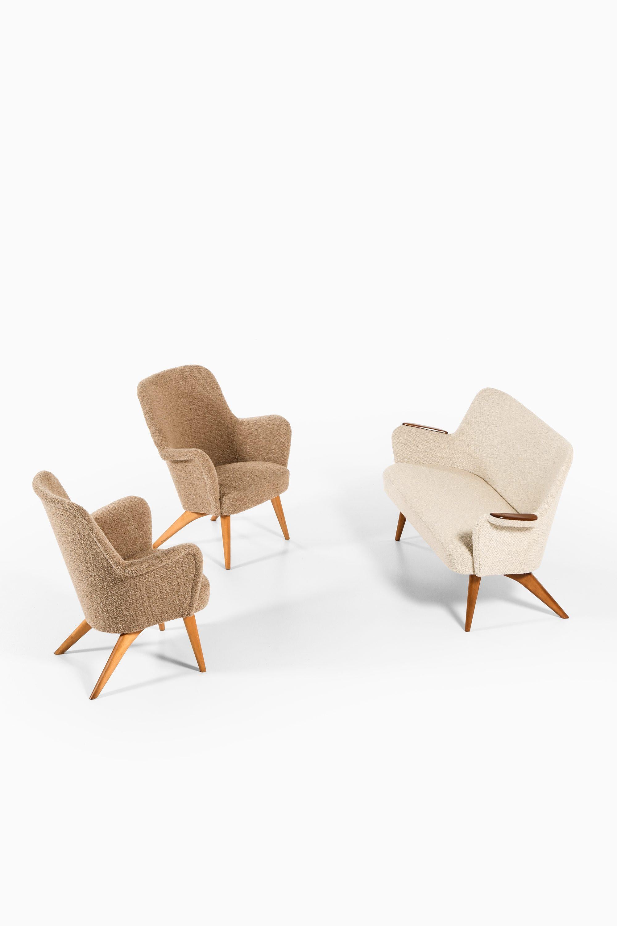20th Century Pair of Easy Chairs in Birch, Newly Reupholstered in Wool Fabric, 1950's For Sale
