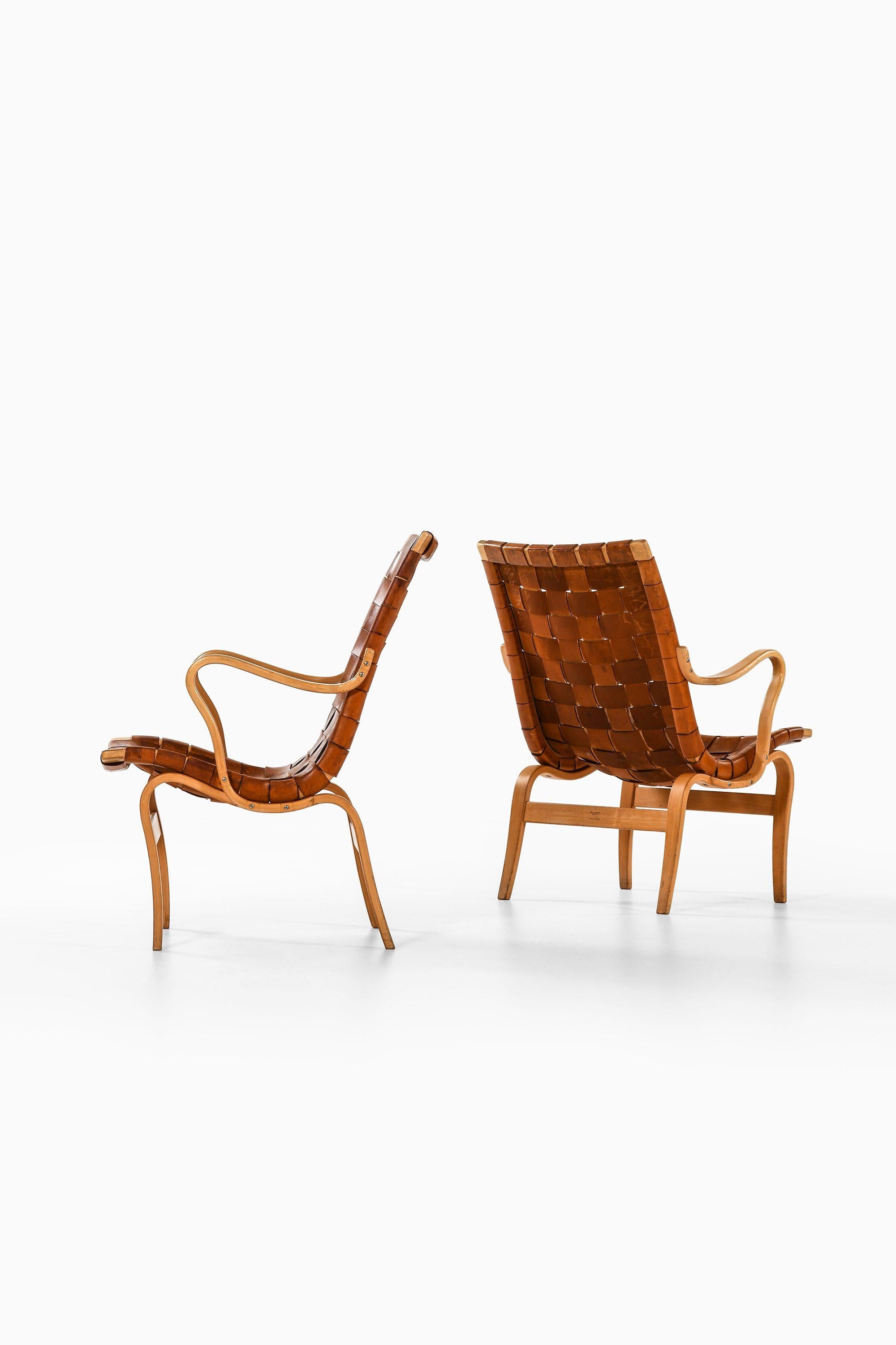 Scandinave moderne Paire de fauteuils en bouleau et sangles en cuir d'origine de Bruno Mathsson, 1968 en vente