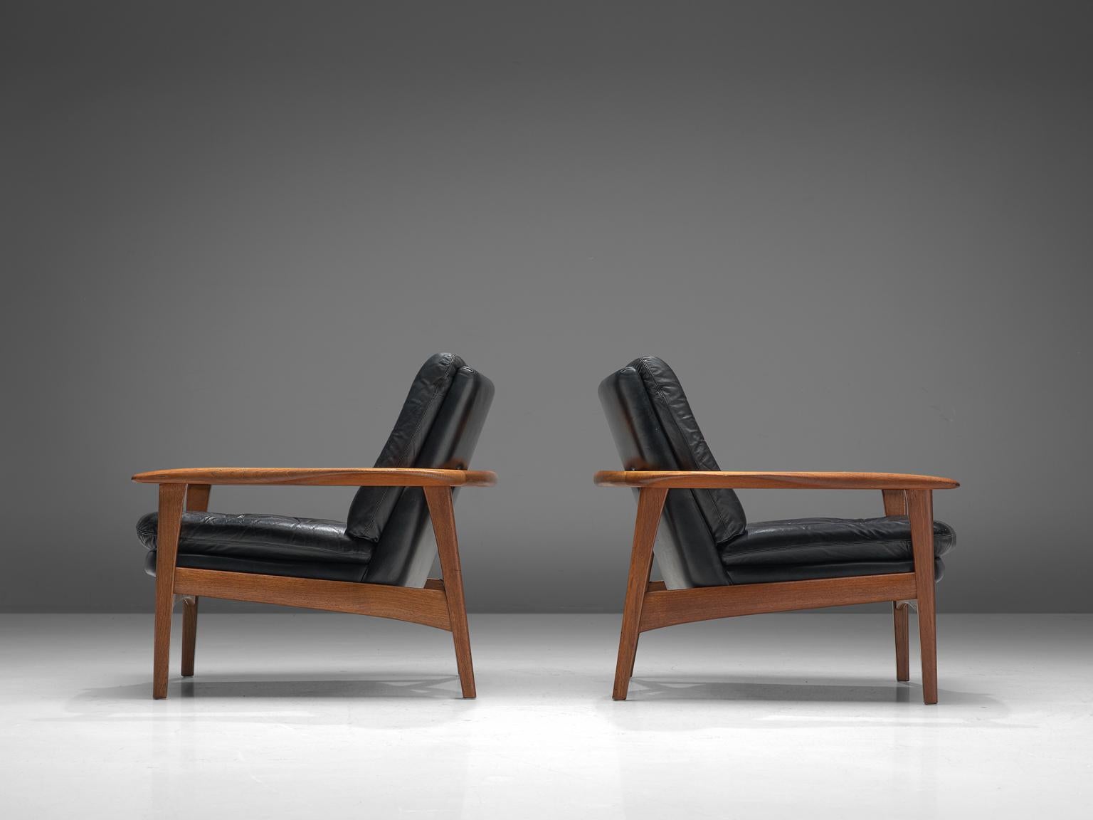 Scandinavian Modern Pair of Easy Chairs in Black Leather and Teak, Denmark, 1960s