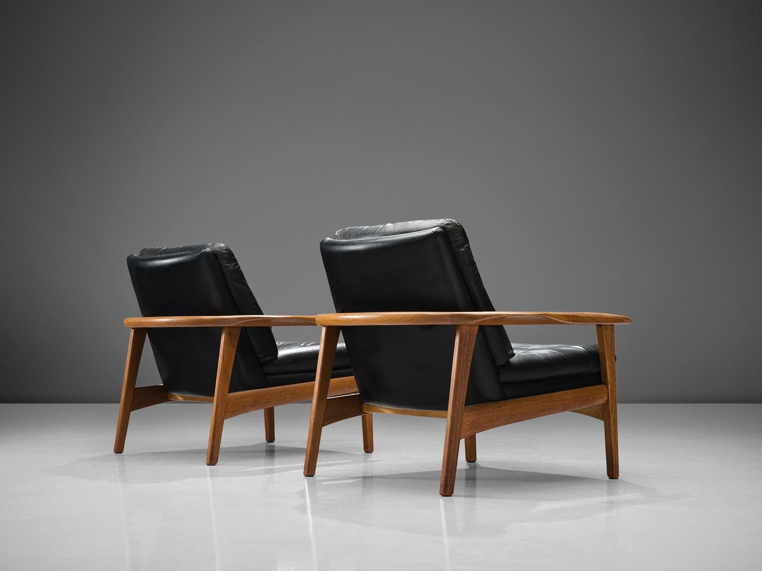 Scandinavian Modern Pair of Easy Chairs in Black Leather and Teak, Denmark, 1960s