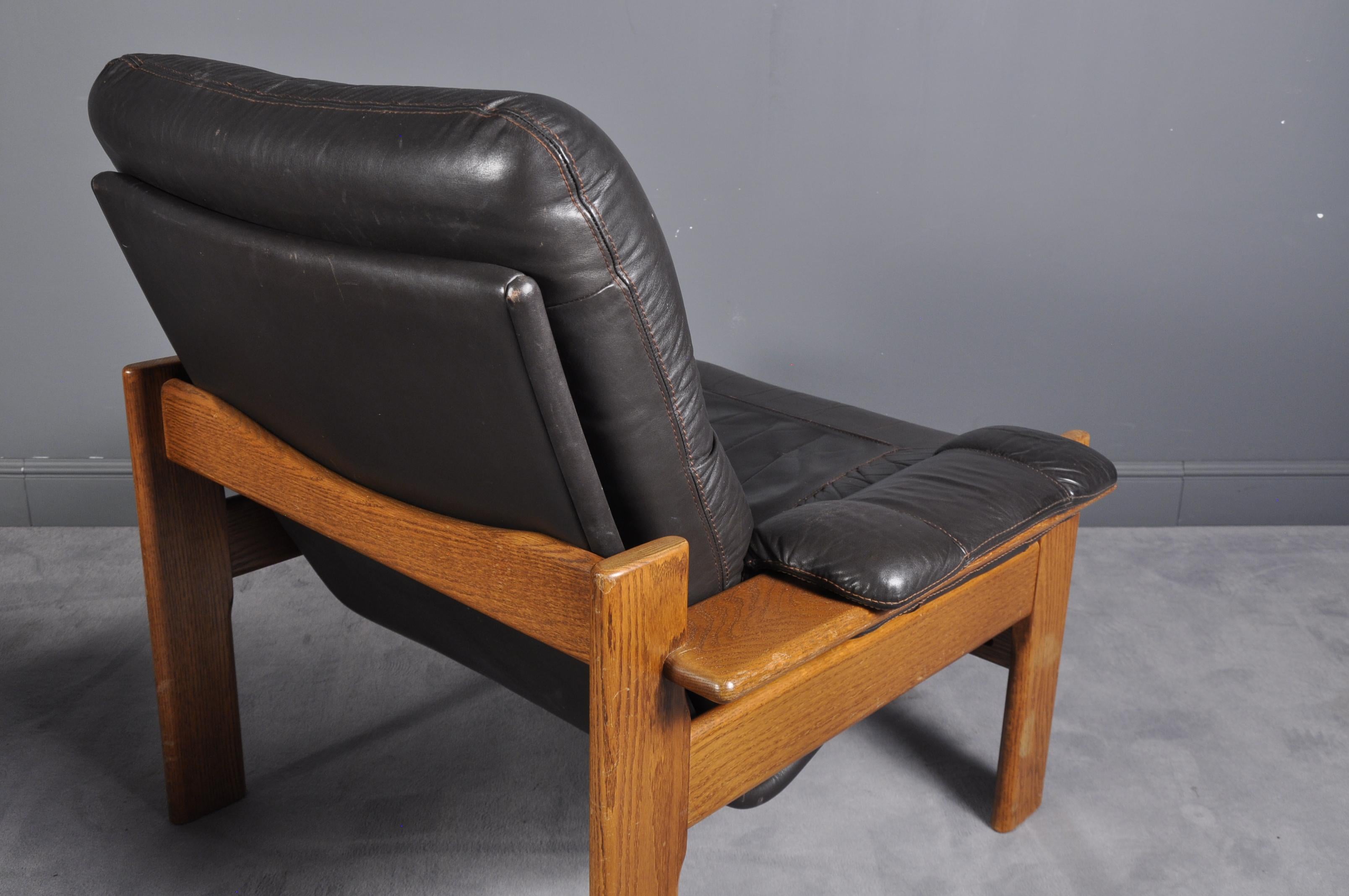 Mid-20th Century Pair of Easy Chairs in Black Leather and Teak, Denmark, 1960s