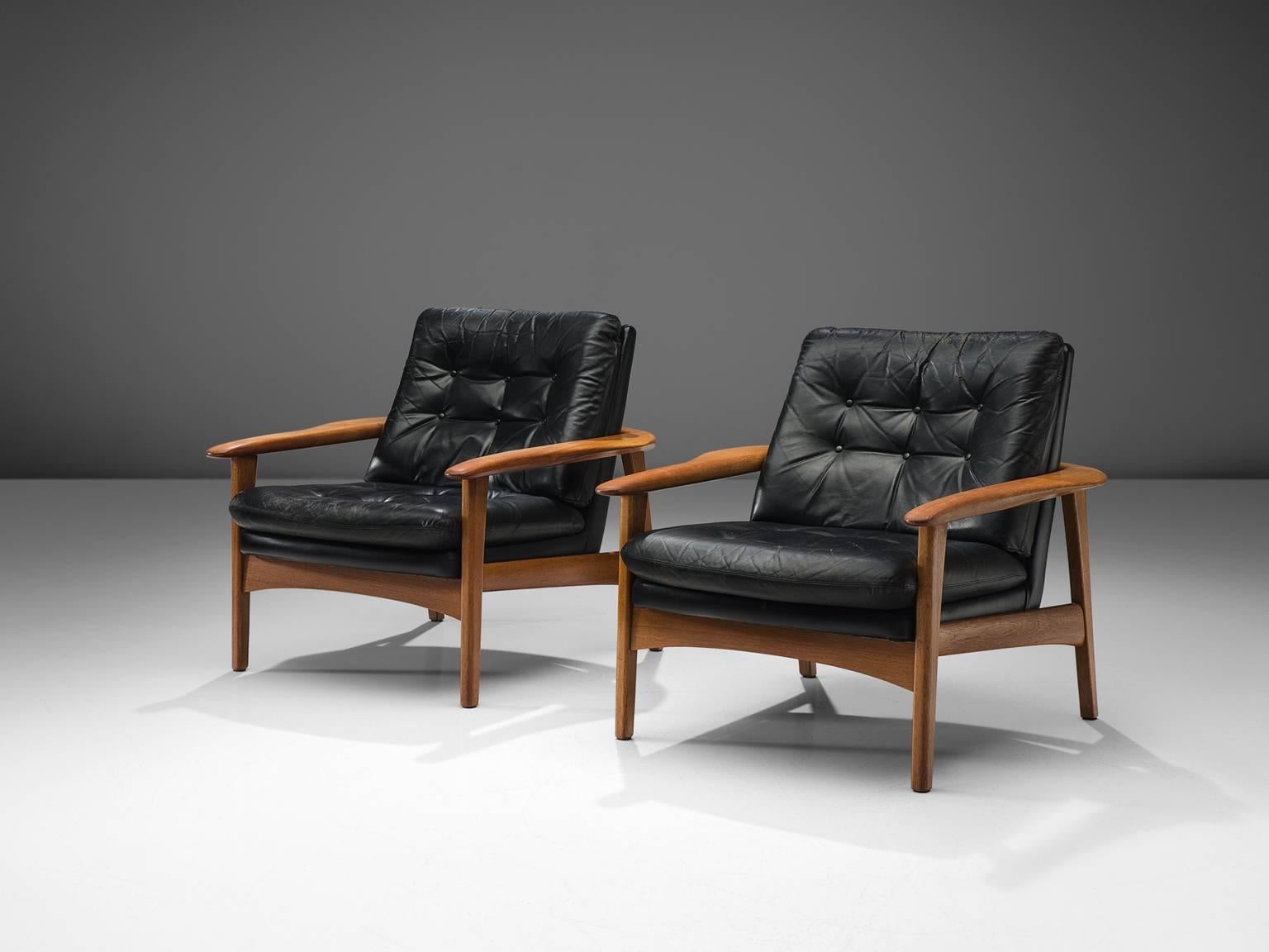 Scandinavian Modern Pair of Easy Chairs in Black Leather and Teak, Denmark, 1960s