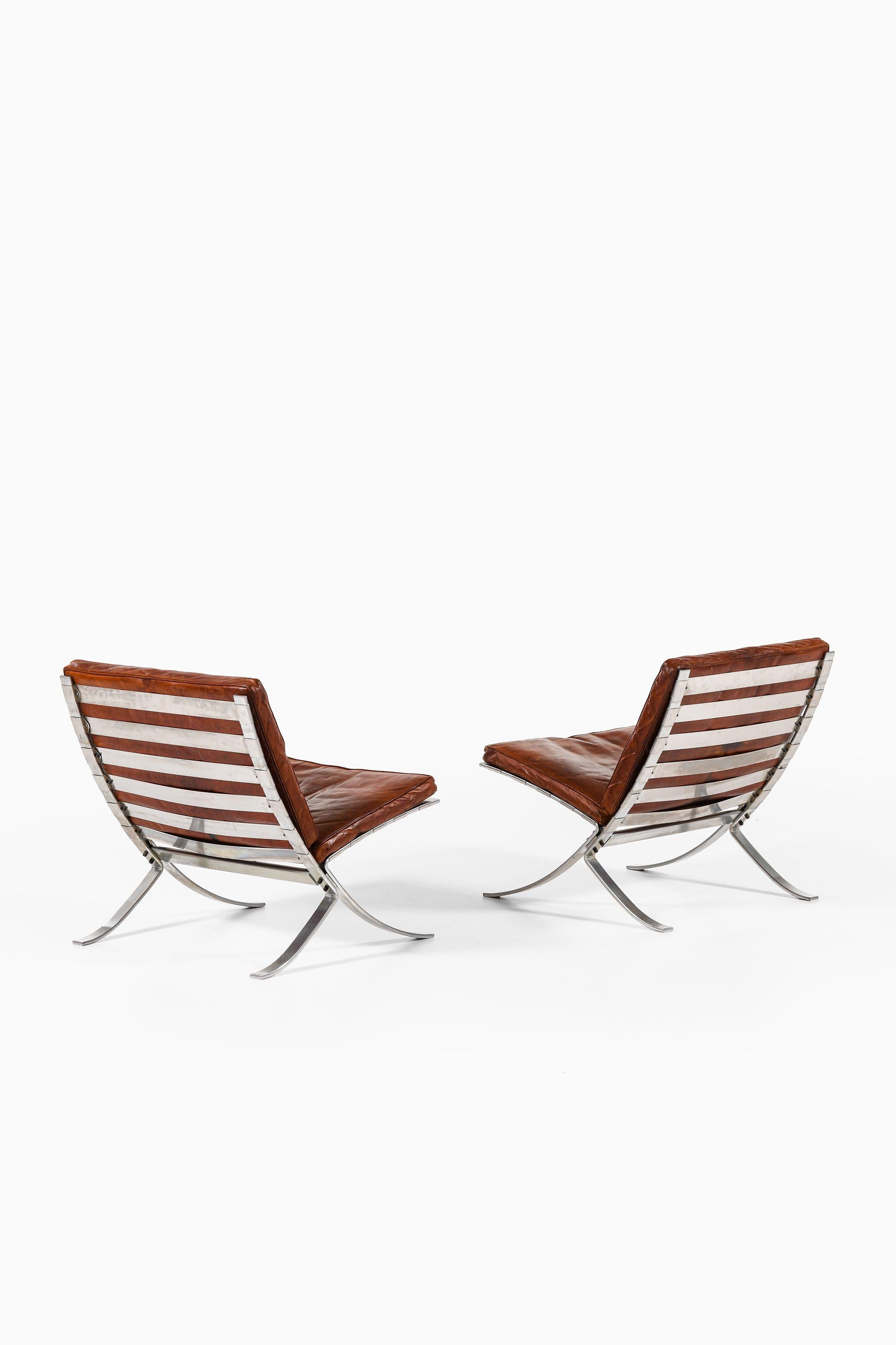 Paar Sessel aus verchromtem Stahl und Leder von Steen Østergaard, 1960er Jahre (Moderne der Mitte des Jahrhunderts) im Angebot