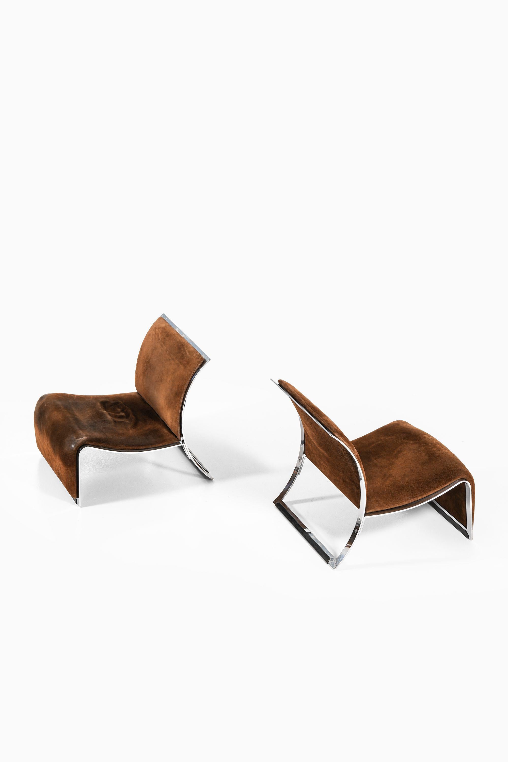 Paire de fauteuils en acier chromé et en daim par Vittorio Introini, 1965

Informations supplémentaires :
Matière : Acier chromé et daim
Style : Milieu du siècle, Italien
Produit par Saporiti en Italie
Dimensions (L x P x H) : 72 x 76 x 66,5
