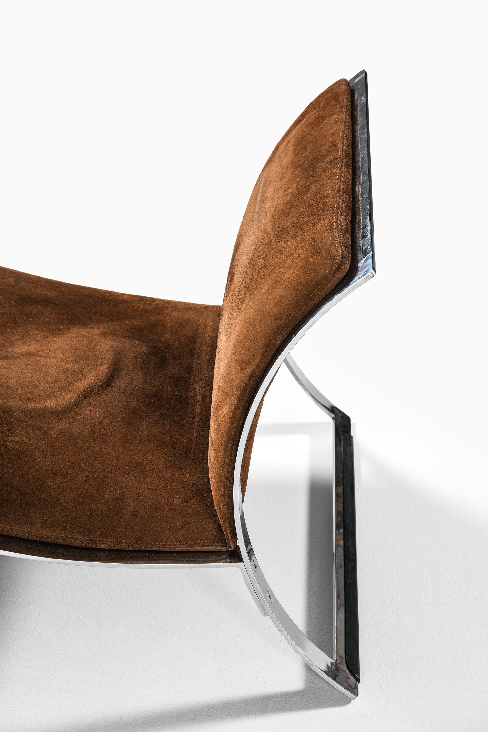 Mid-Century Modern Paire de fauteuils en acier chromé et en daim par Vittorio Introini, 1965 en vente
