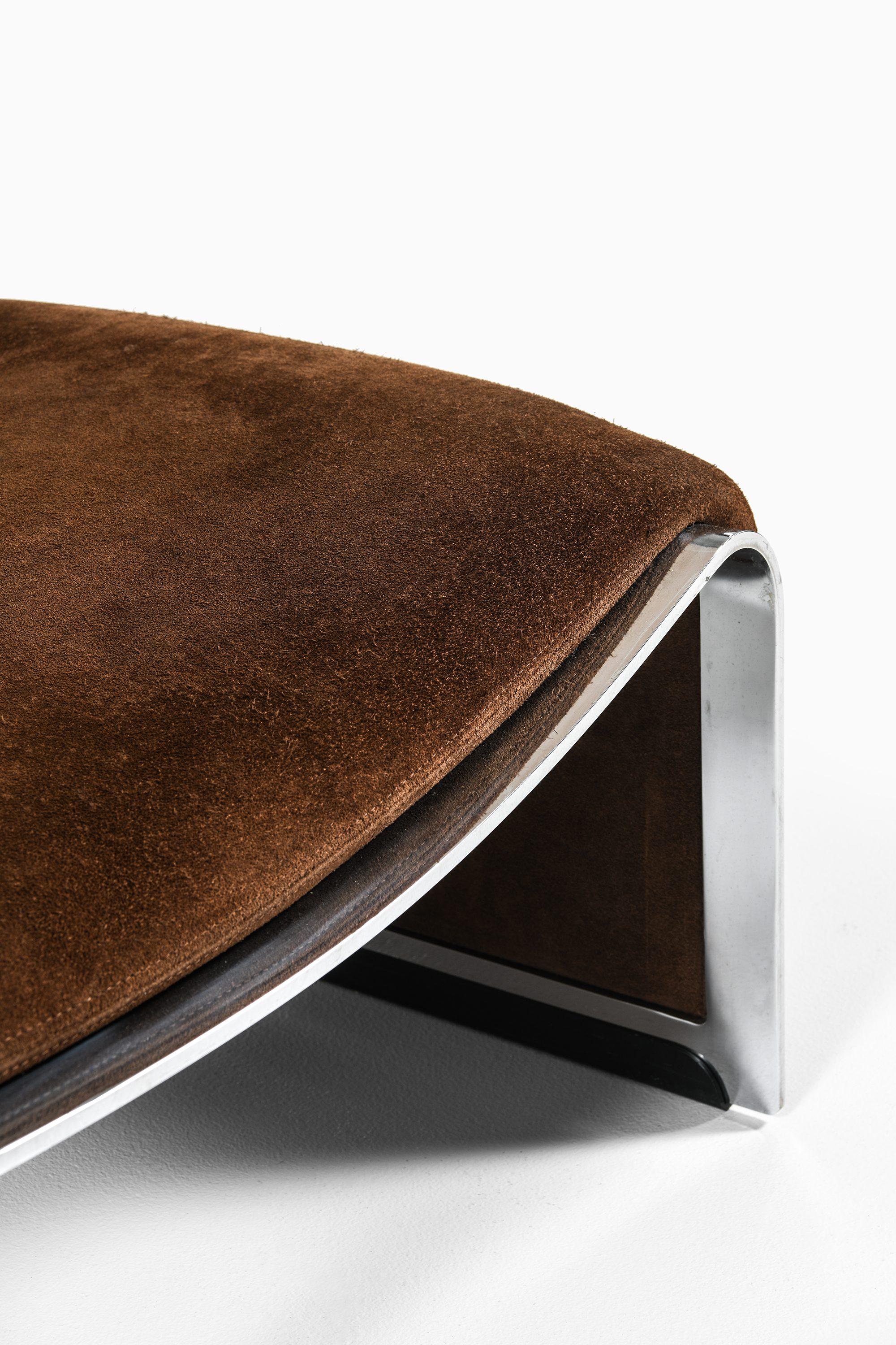 italien Paire de fauteuils en acier chromé et en daim par Vittorio Introini, 1965 en vente