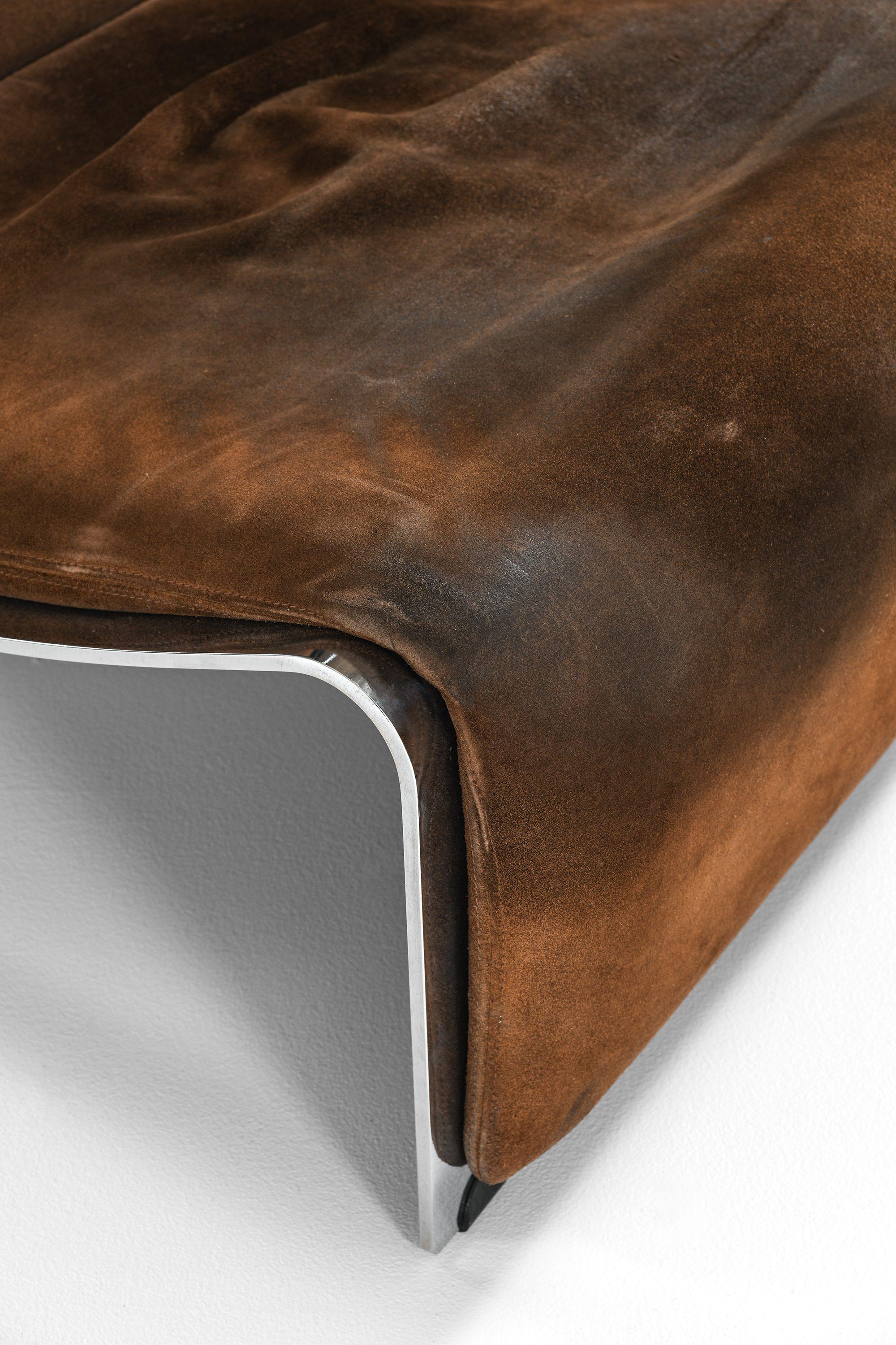 Paire de fauteuils en acier chromé et en daim par Vittorio Introini, 1965 Bon état - En vente à Limhamn, Skåne län
