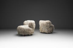 Pareja de butacas de pelo largo gris, Europa Mediados del siglo XX