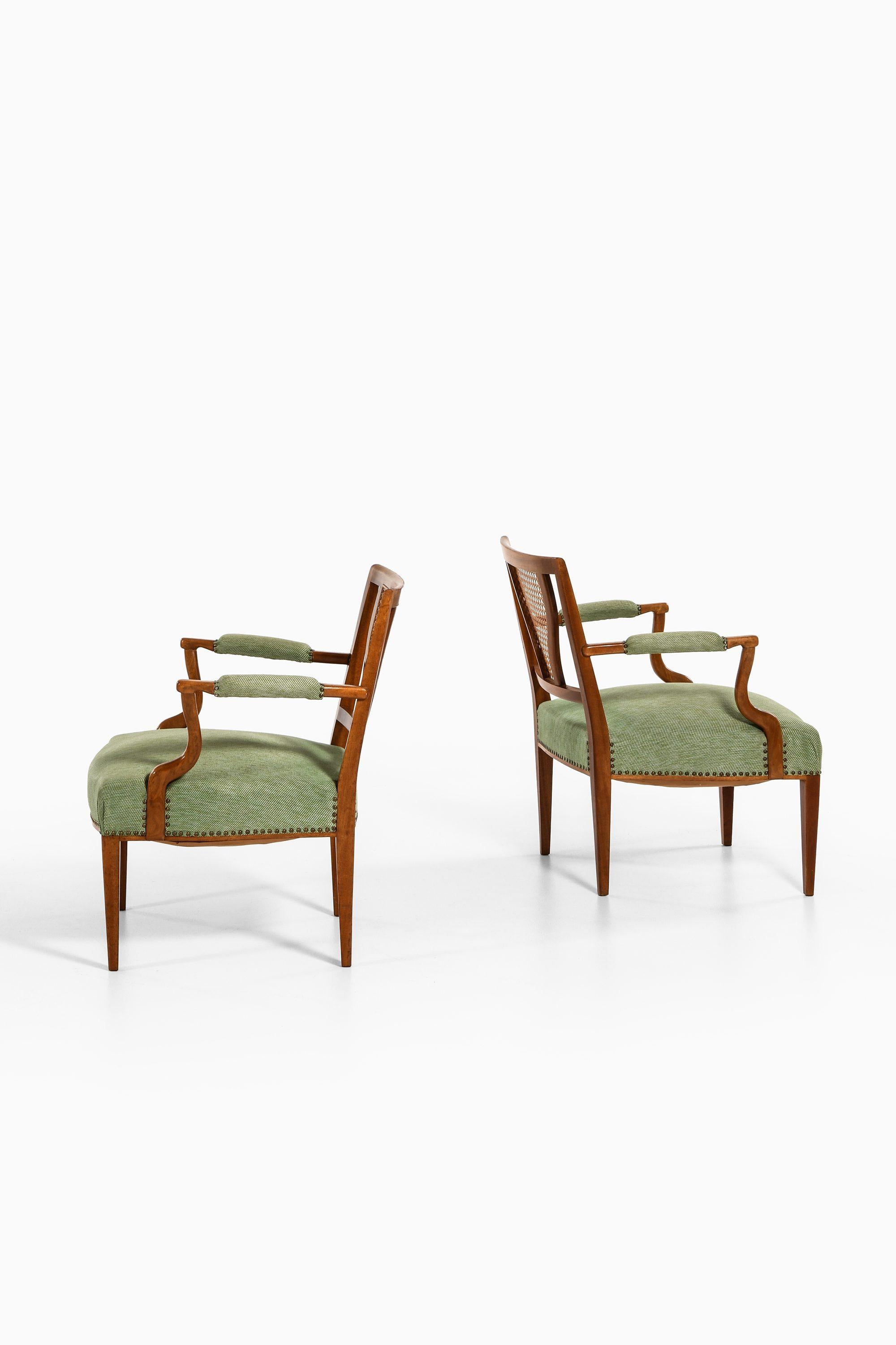 Pareja de butacas de caoba, caña y tela de Josef Frank, 1939

Información adicional:
Material: Caoba, caña y tela
Estilo: Mediados de siglo, escandinavo
Raro par de butacas modelo 969
Producido por Svenskt Tenn en Suecia
Dimensiones (An x Pr x Al):