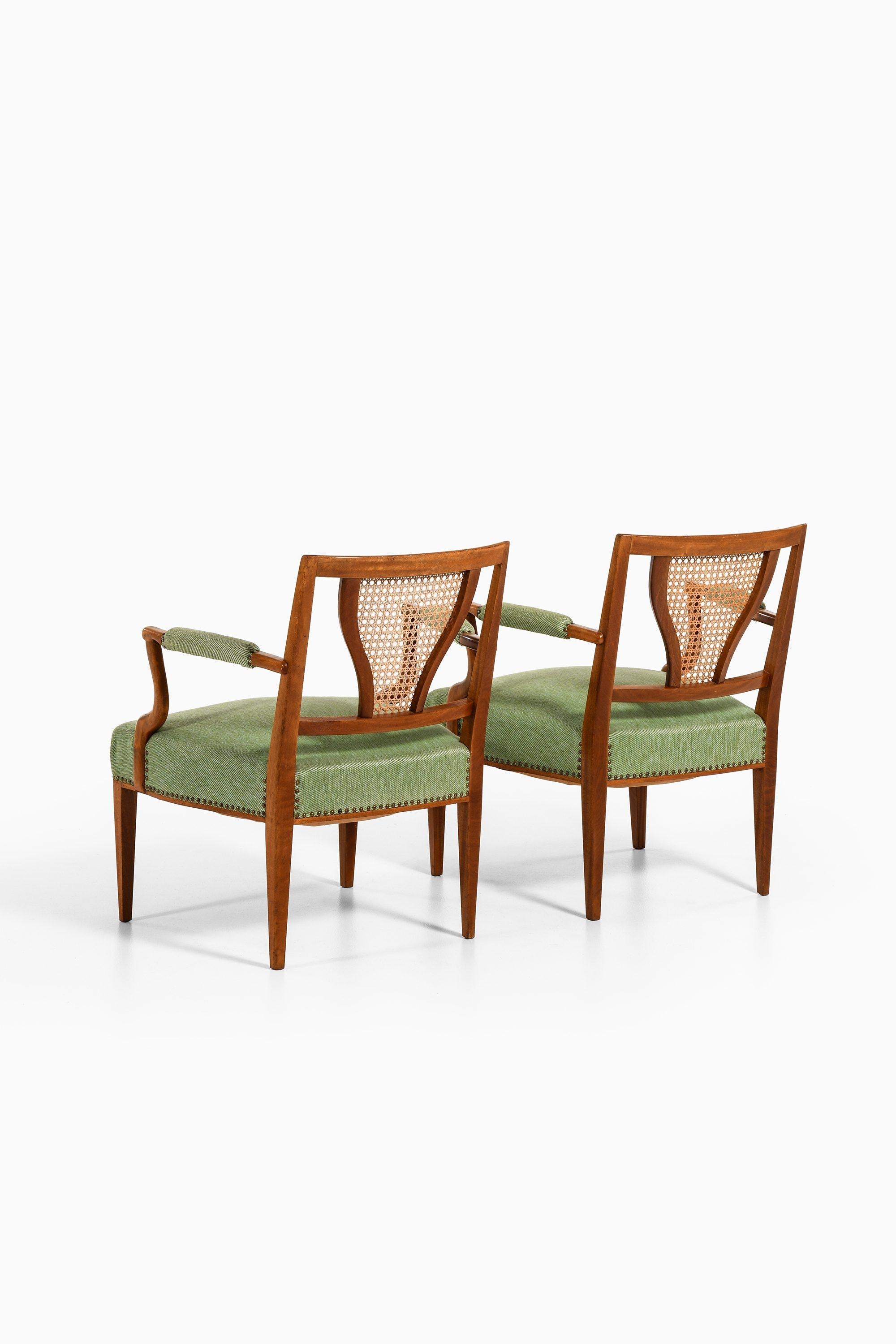 Pareja de butacas de caoba, caña y tela de Josef Frank, 1939 Escandinavo moderno en venta