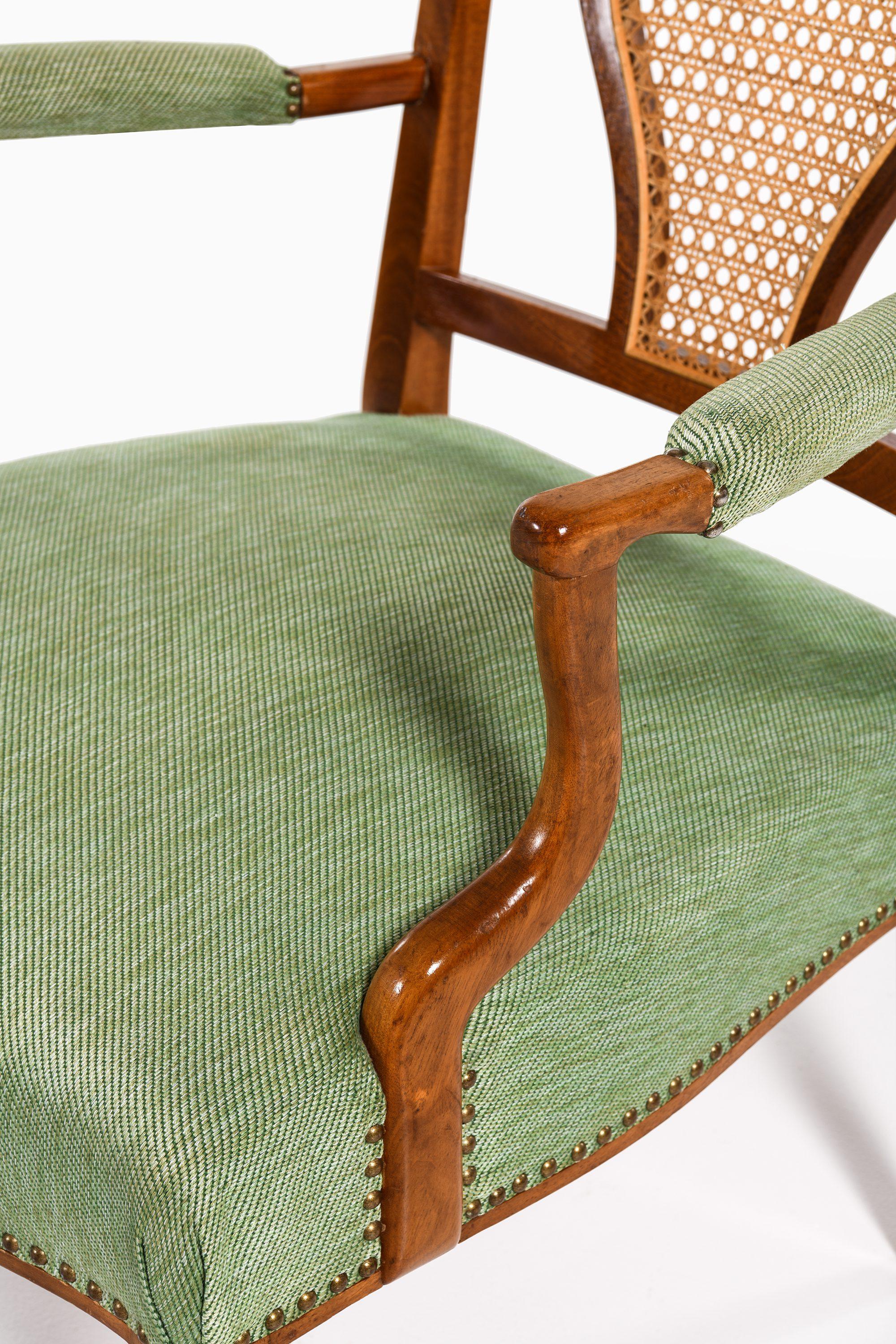 Pareja de butacas de caoba, caña y tela de Josef Frank, 1939 Sueco en venta