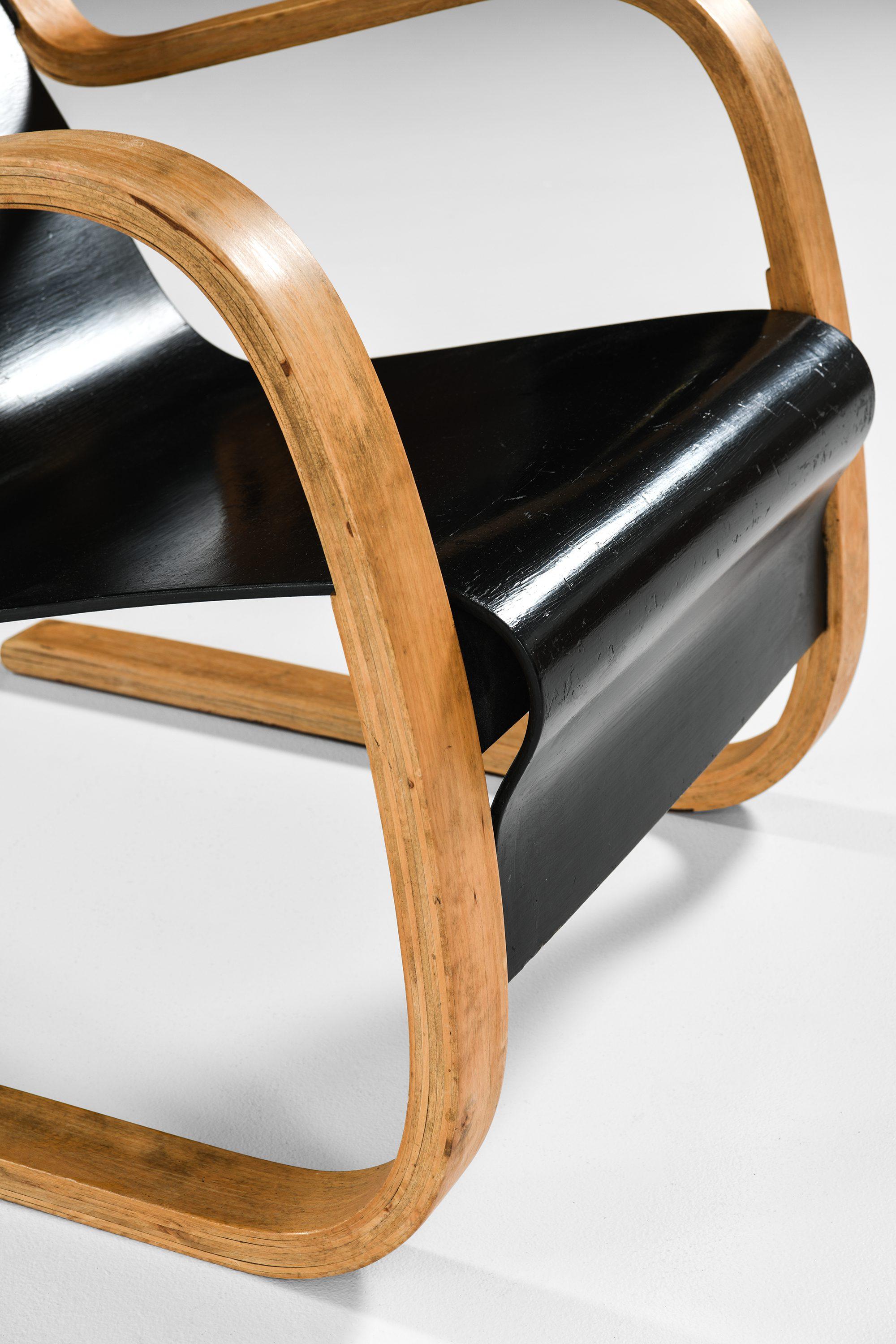 Paire de fauteuils en bouleau moulé et stratifié par Alvar Aalto+Aalto, années 1940 Bon état - En vente à Limhamn, Skåne län