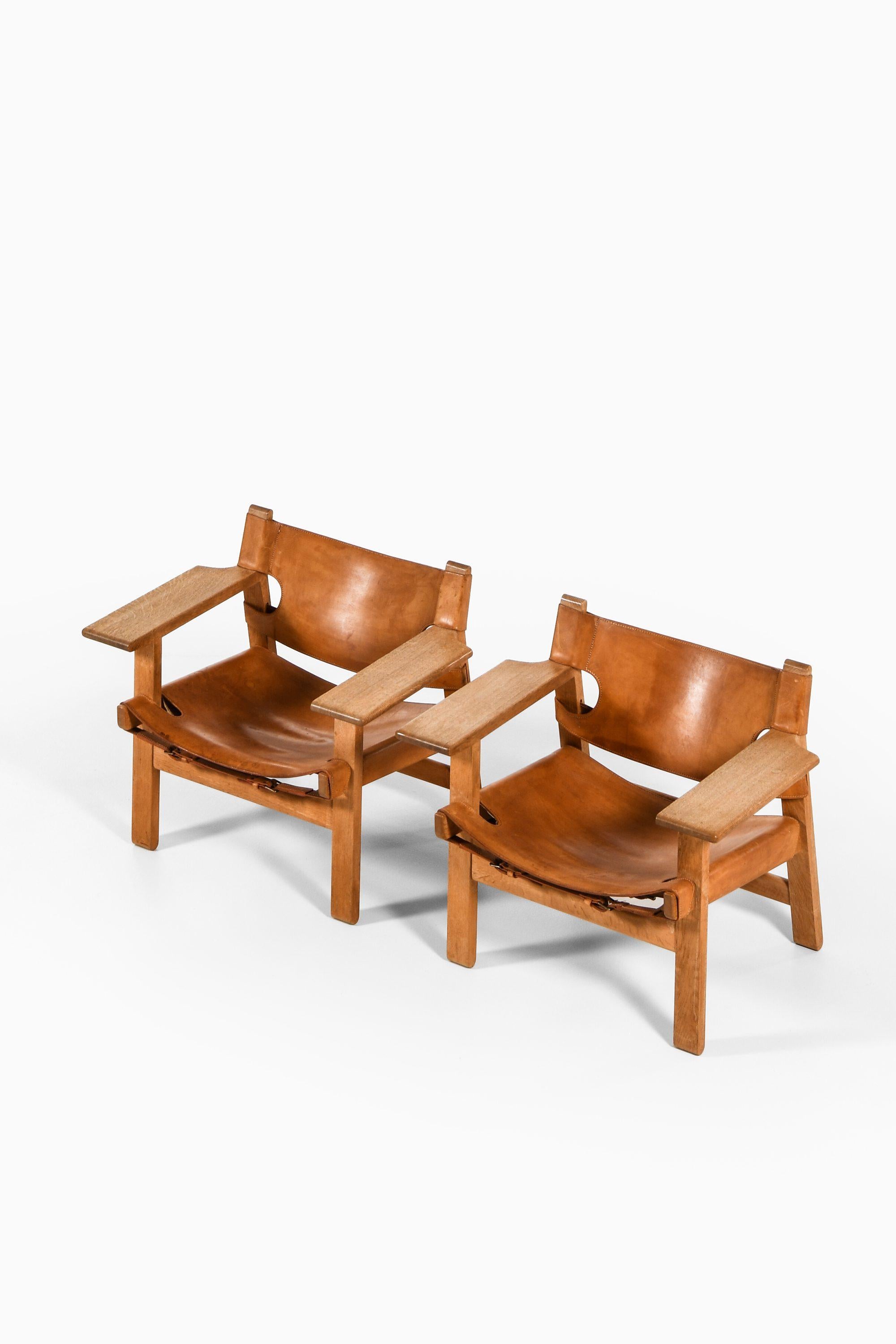 Scandinavo moderno Coppia di poltrone in Oak e pelle marrone cognac di Børge Mogensen, anni '50 in vendita