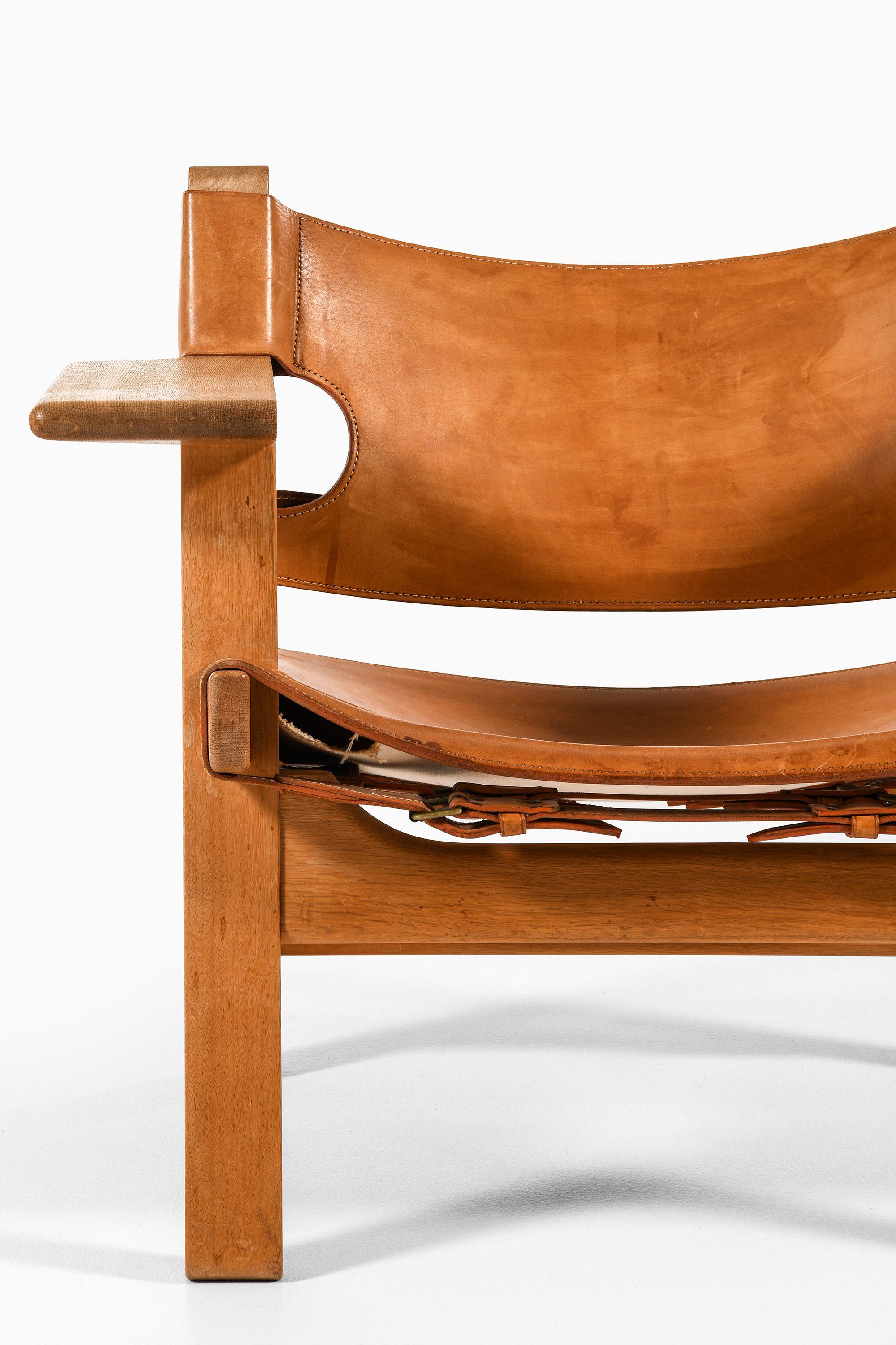 Danese Coppia di poltrone in Oak e pelle marrone cognac di Børge Mogensen, anni '50 in vendita
