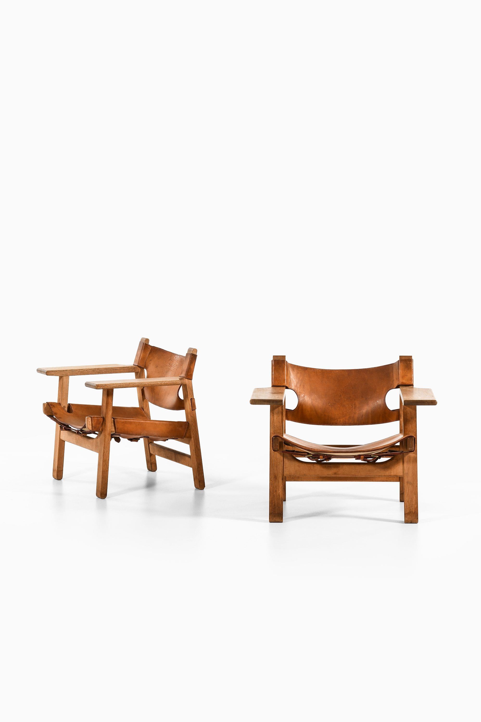 Danois Paire de fauteuils en Oak et cuir Brown Cognac par Børge Mogensen, années 1950 en vente