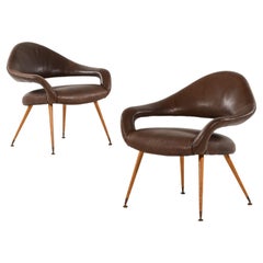 Paire de fauteuils en chêne, laiton et cuir par Gastone Rinaldi, 1954