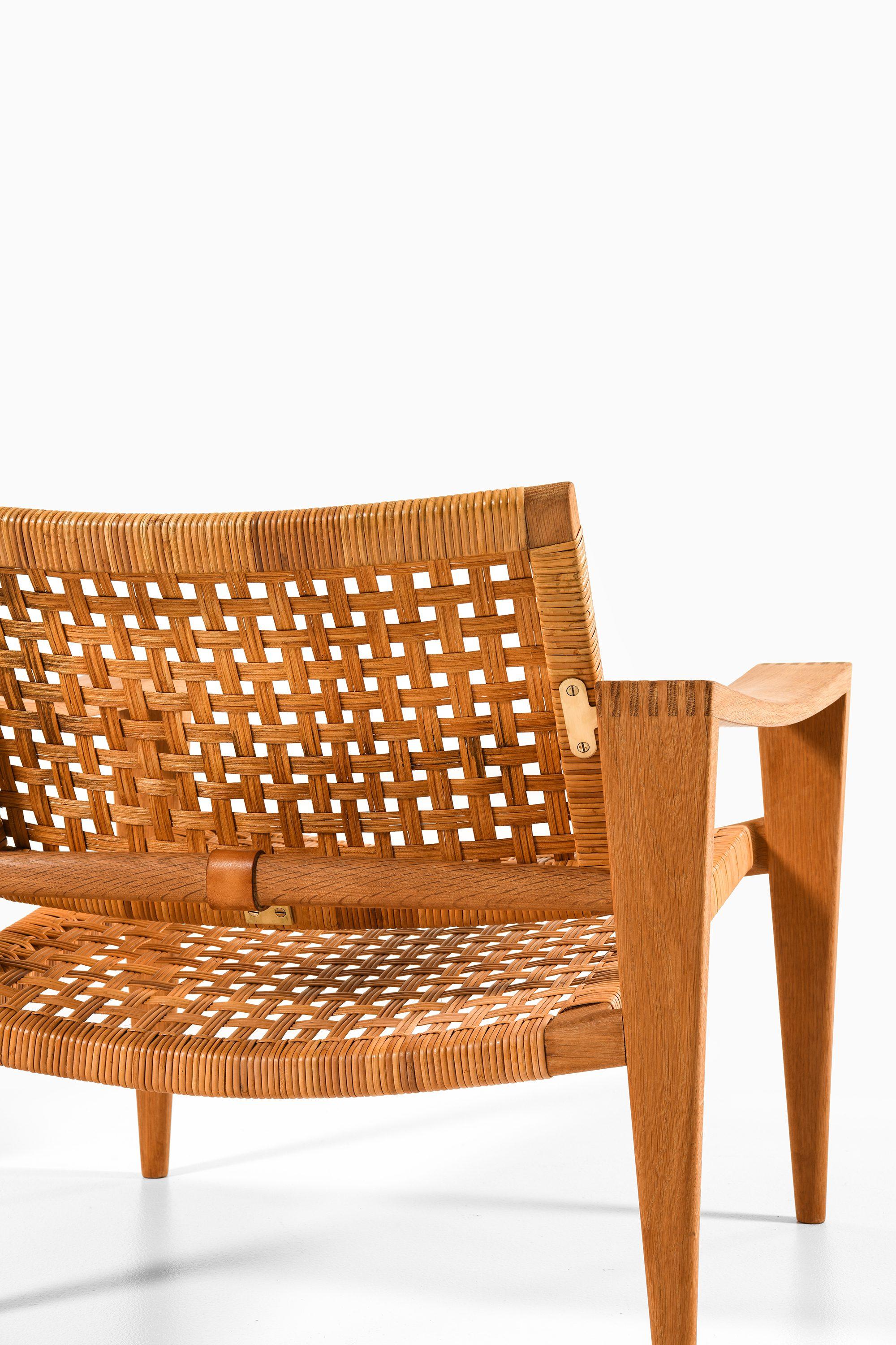 Coppia di poltrone in Oak, canna intrecciata, ottone e pelle di Hans Wegner, 1959 in vendita 4