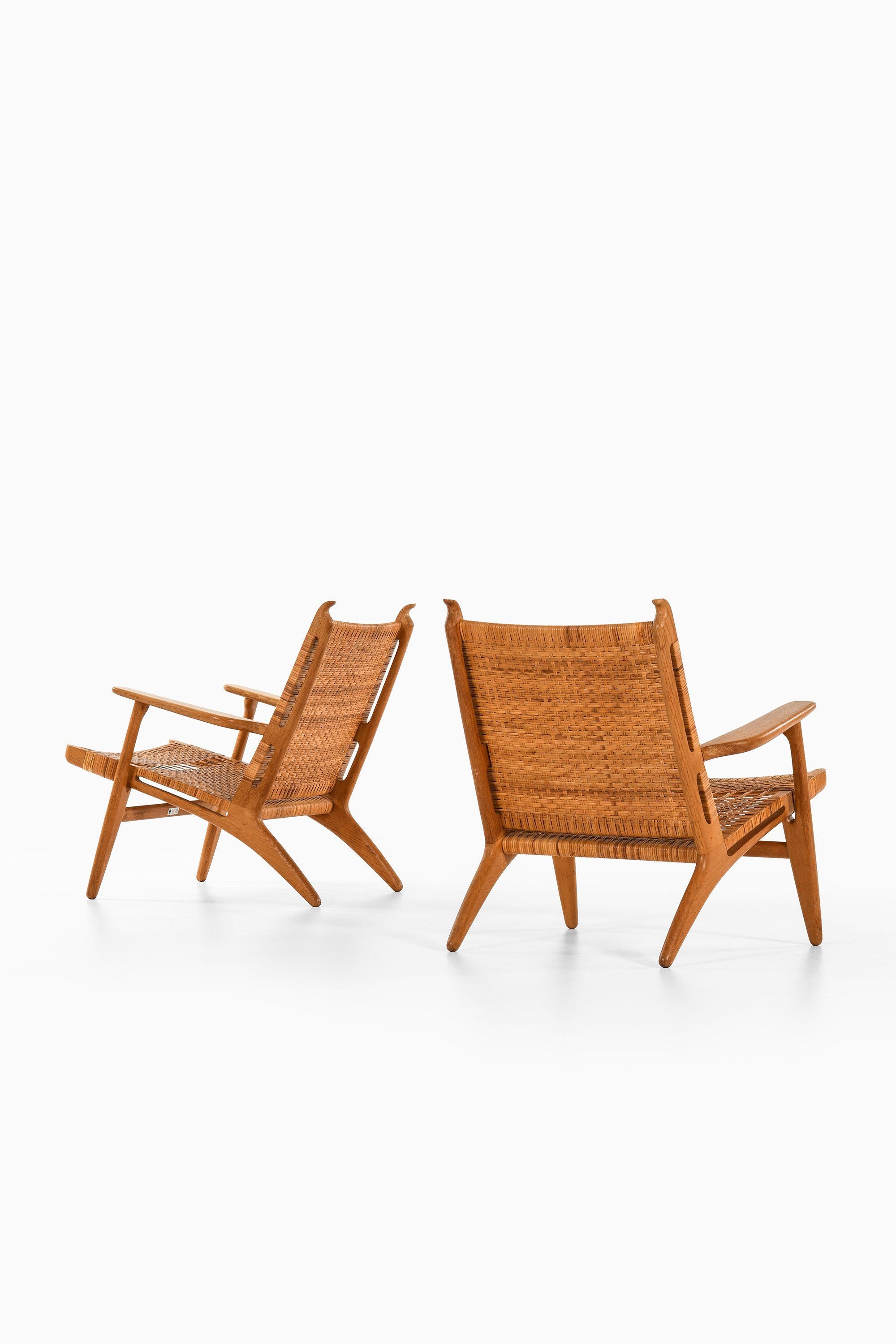Scandinavo moderno Coppia di poltrone in Oak, canna intrecciata di Hans Wegner, 1949 in vendita