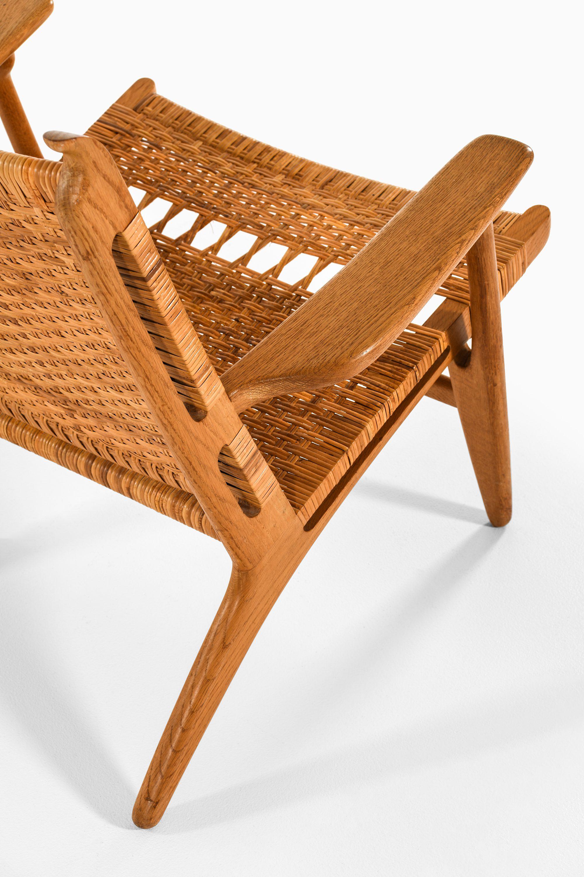 Coppia di poltrone in Oak, canna intrecciata di Hans Wegner, 1949 In condizioni buone in vendita a Limhamn, Skåne län