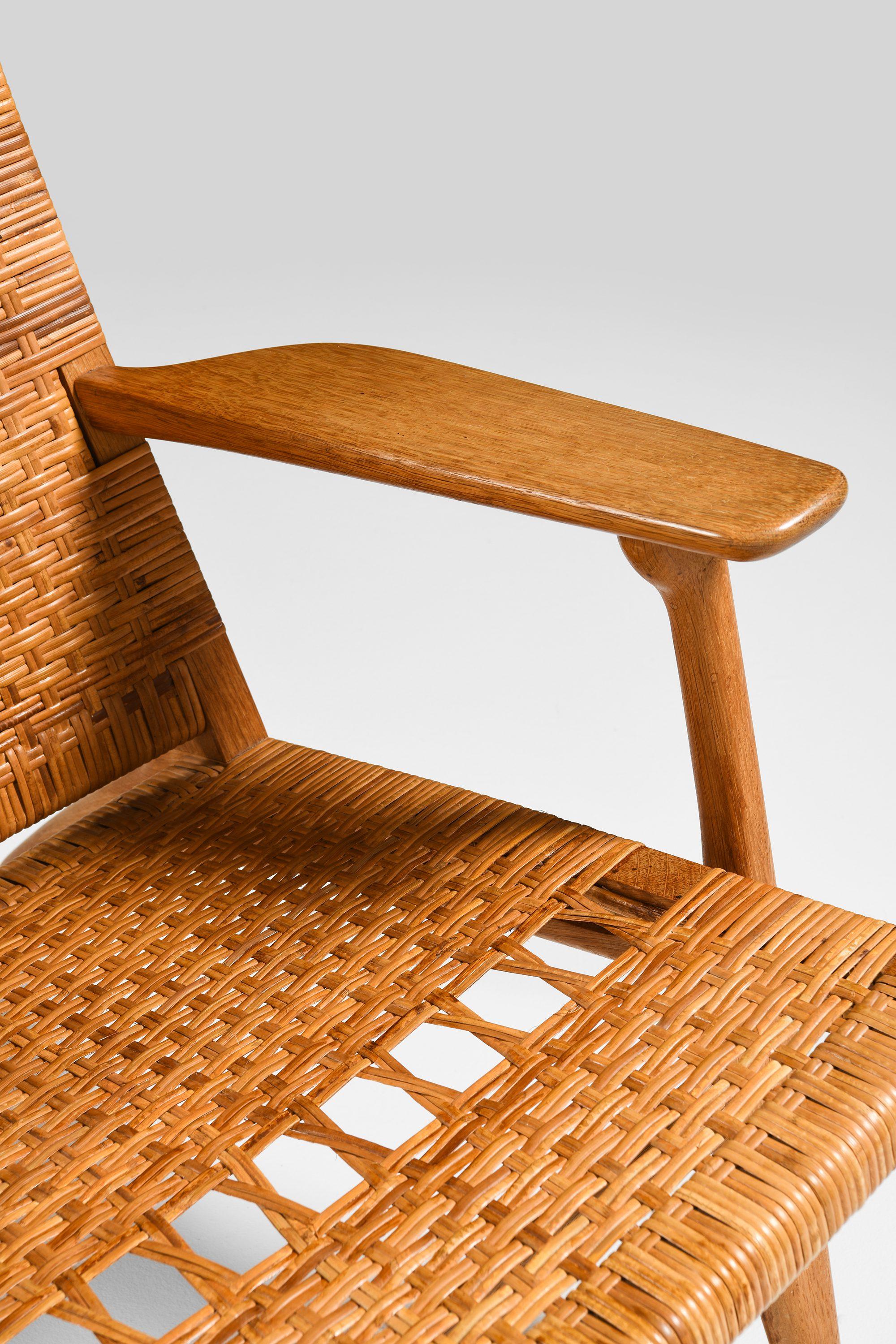 Coppia di poltrone in Oak, canna intrecciata di Hans Wegner, 1949 in vendita 1