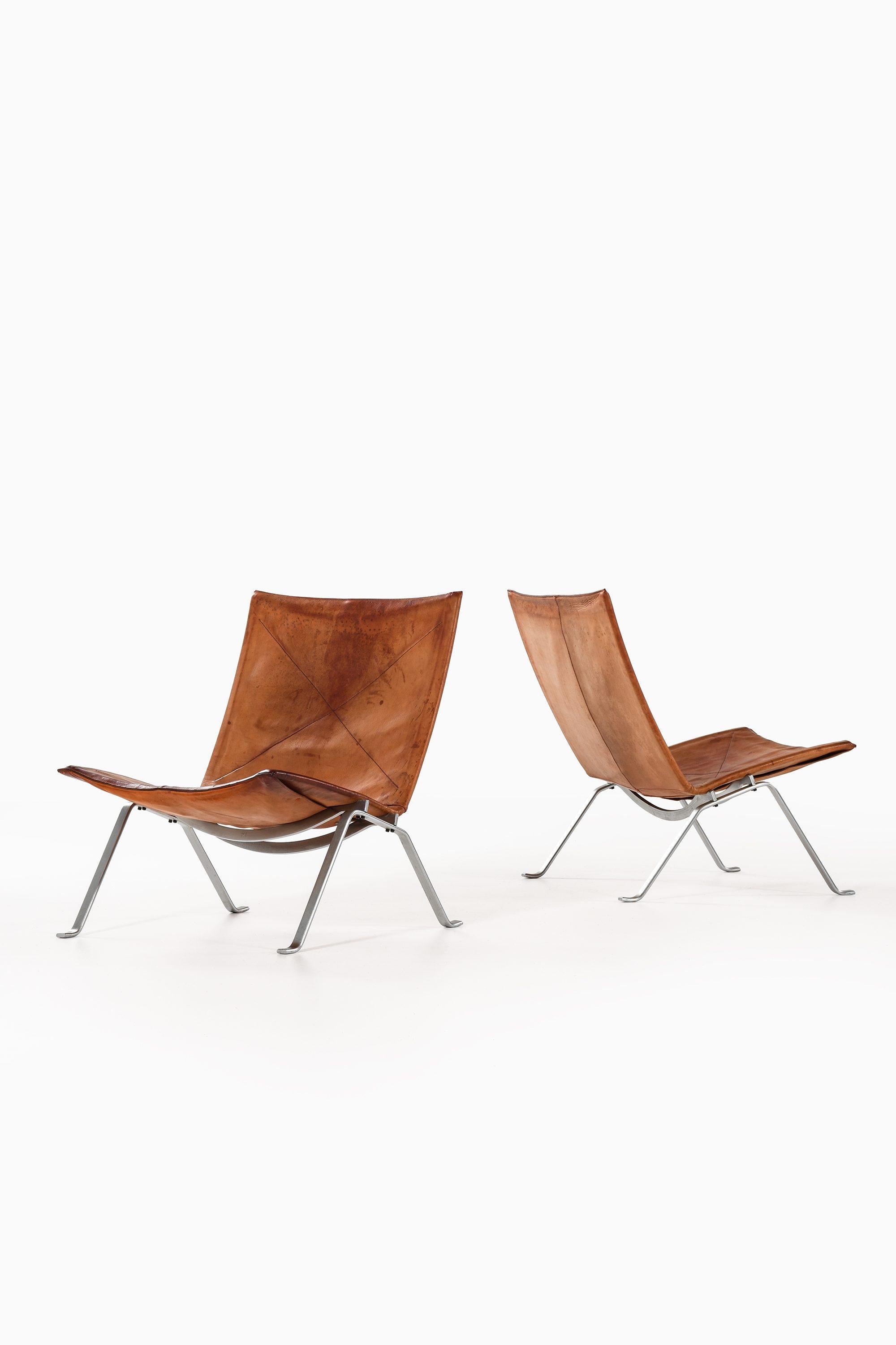 Pair of Easy Chairs in Original Leather and Steel by Poul Kjærholm, 1950s
Additional Information:
Material: Original leather and steel
Style: mid-century, Scandinavia
Rare pair of easy chairs model PK-22
Produced by E. Kold Christensen in