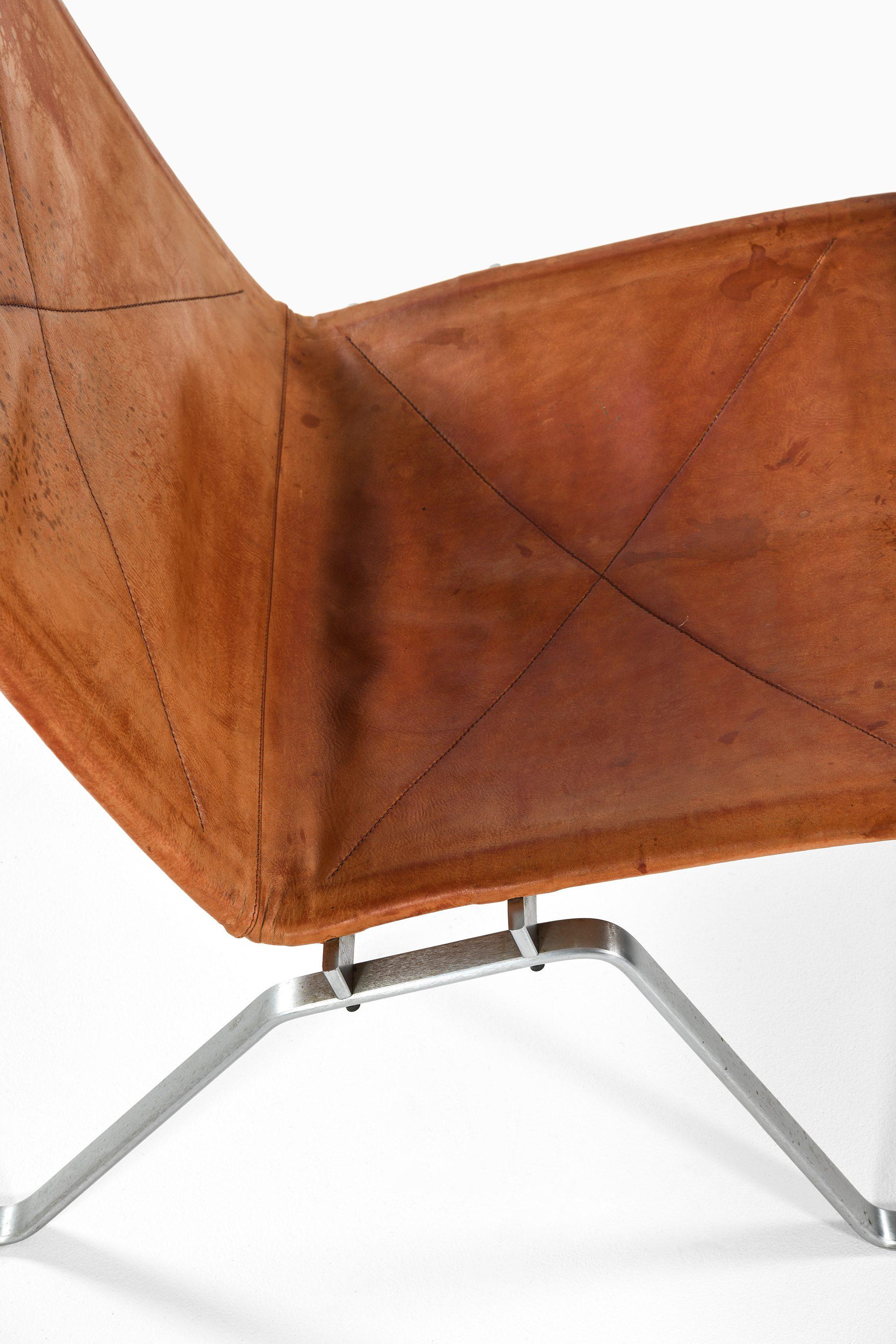 Danish Pair of Easy Chairs in Original Leather and Steel by Poul Kjærholm, 1950s For Sale