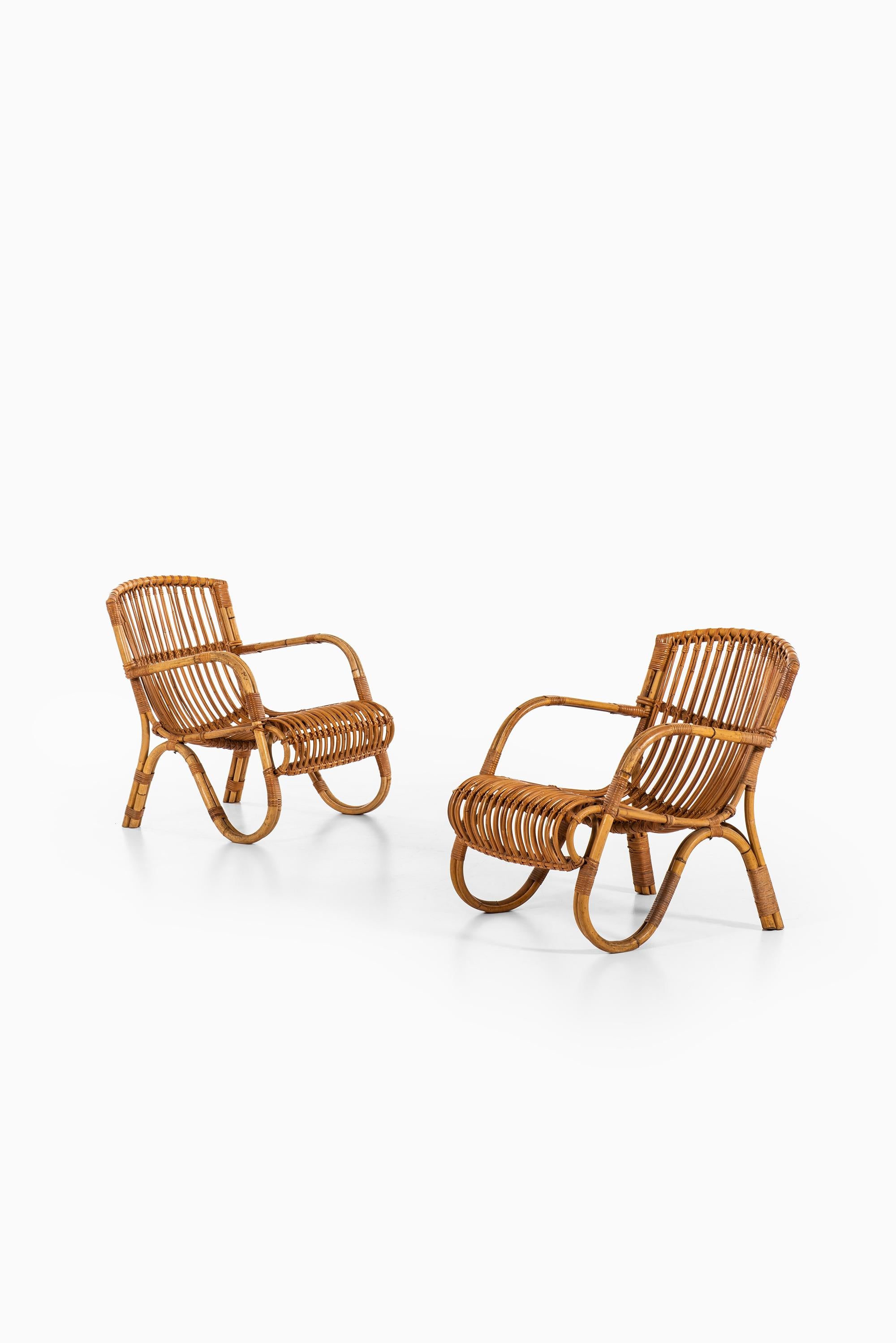 A pair of easy chairs. Produced by E.V.A. Nissen & Co in Denmark.