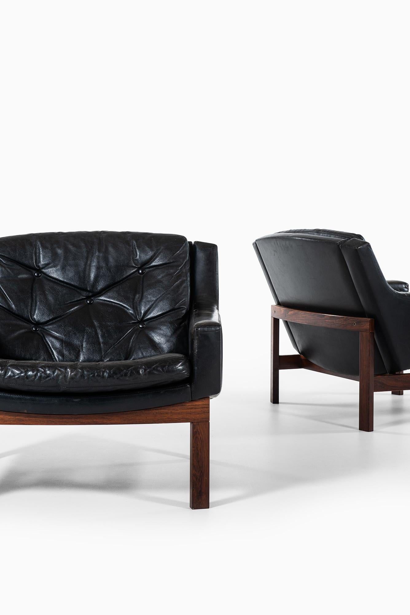 Pair of easy chairs by unknown designer. Produced in Sweden.
