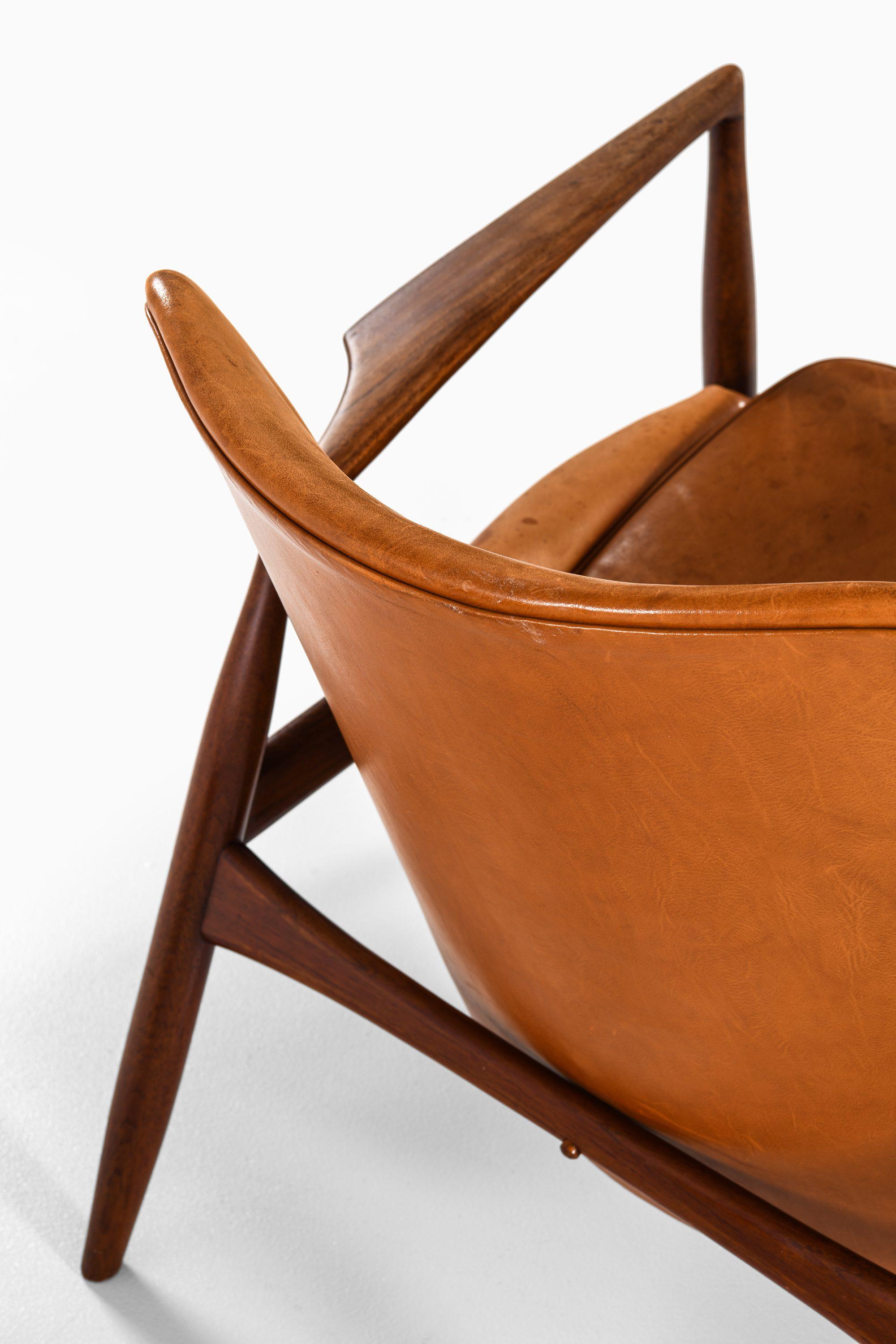 Pair of Easy Chairs in Teak and Leather by Ib Kofod-Larsen, 1950s For Sale 4