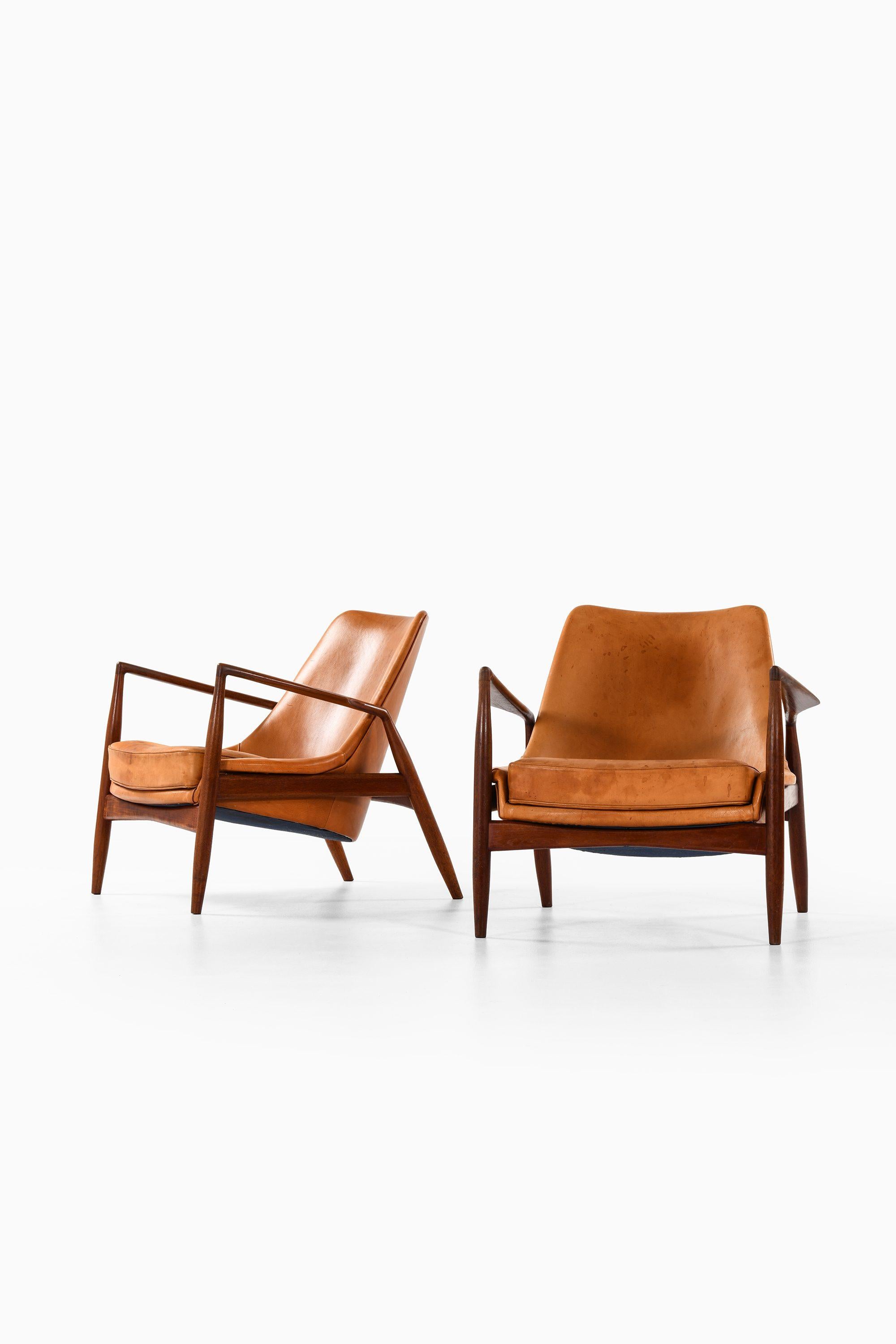 Pair of Easy Chairs in Teak and Leather by Ib Kofod-Larsen, 1950s

Additional Information:
Material: Teak and original cognac brown leather
Style: midcentury, Scandinavian
Rare pair of easy chairs model Sälen/Seal
Produced by OPE in