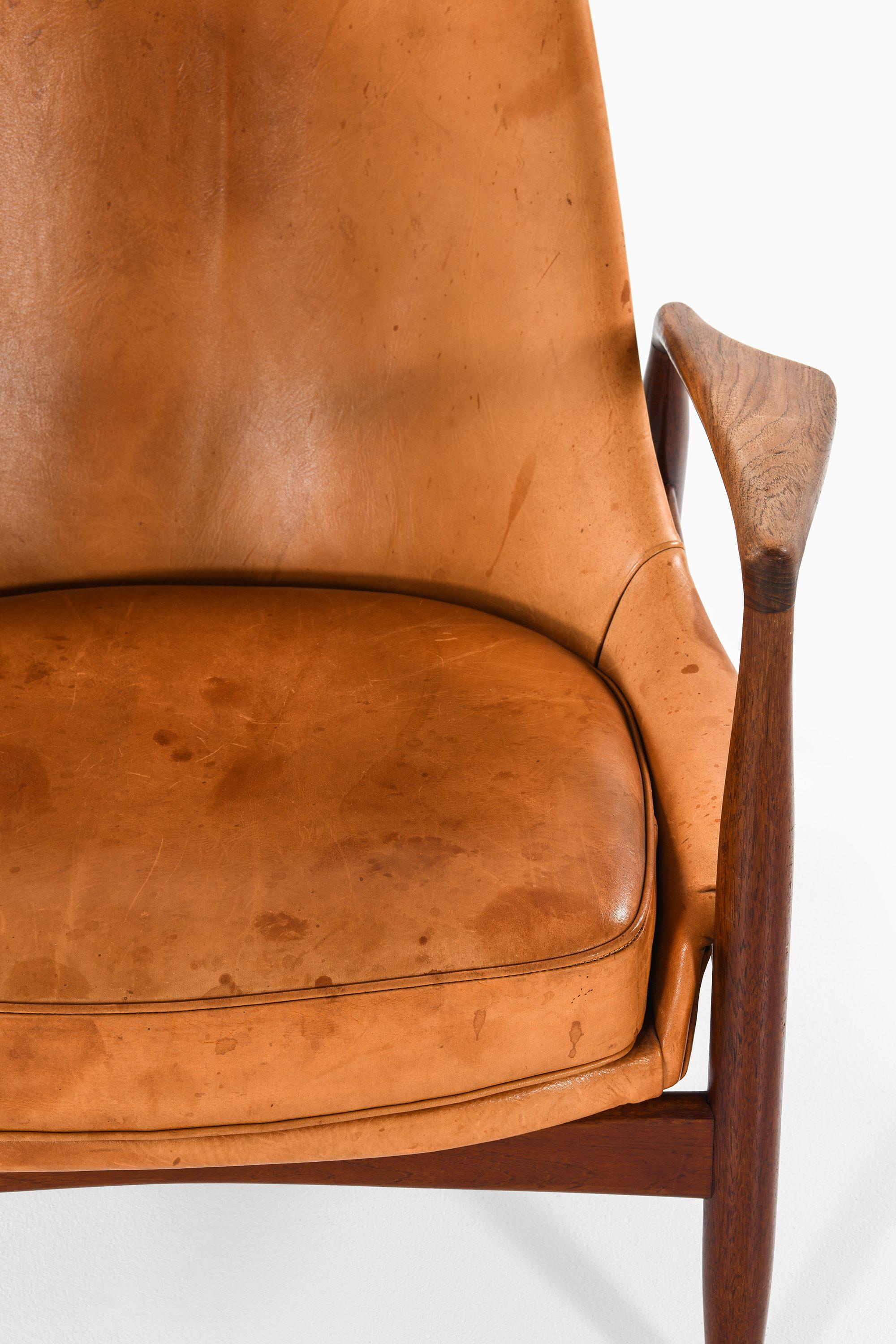 Pair of Easy Chairs in Teak and Leather by Ib Kofod-Larsen, 1950s For Sale 1