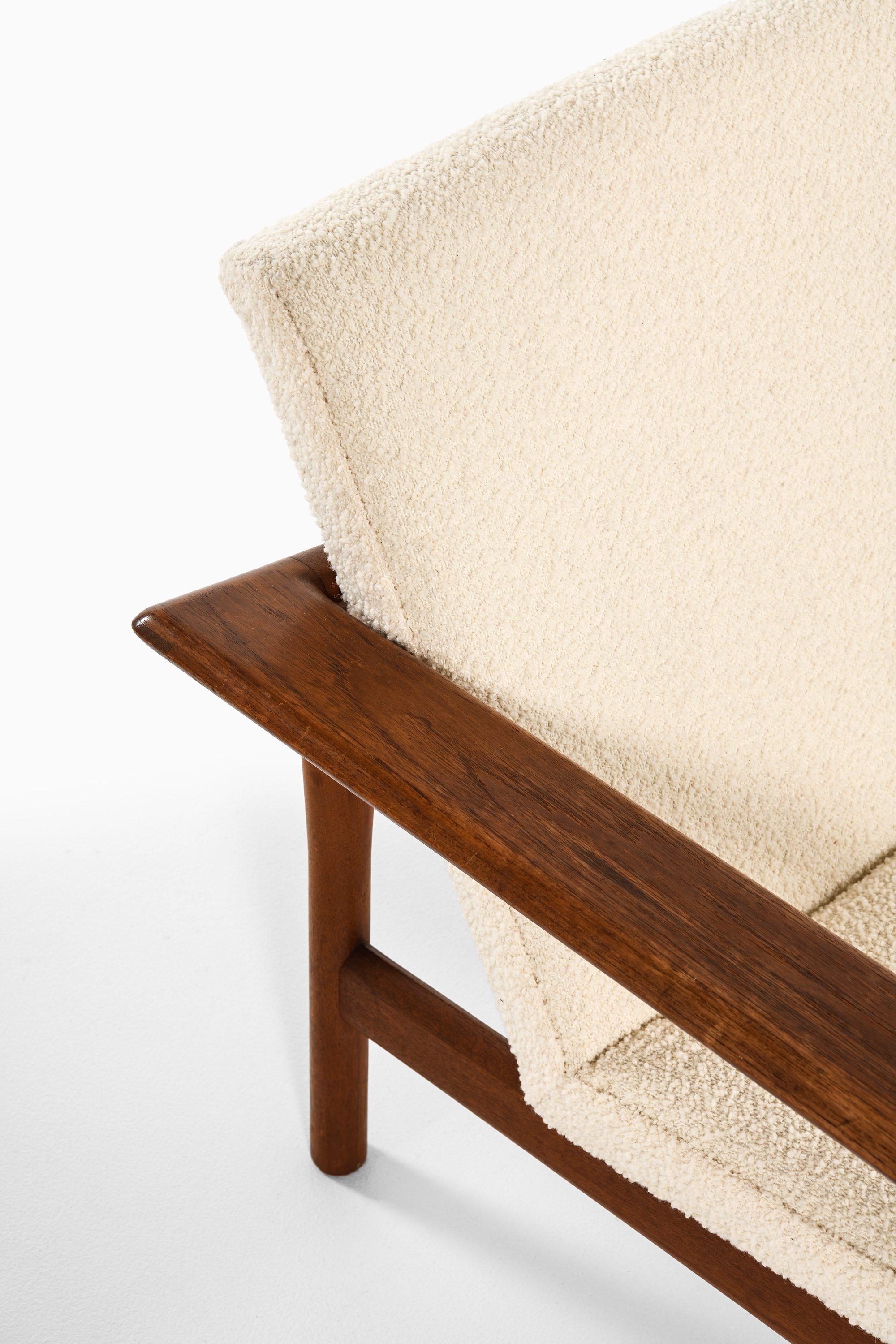 20th Century Pair of Easy Chairs in Teak and Reupholstered in White Bouclé Fabric, 1950's For Sale