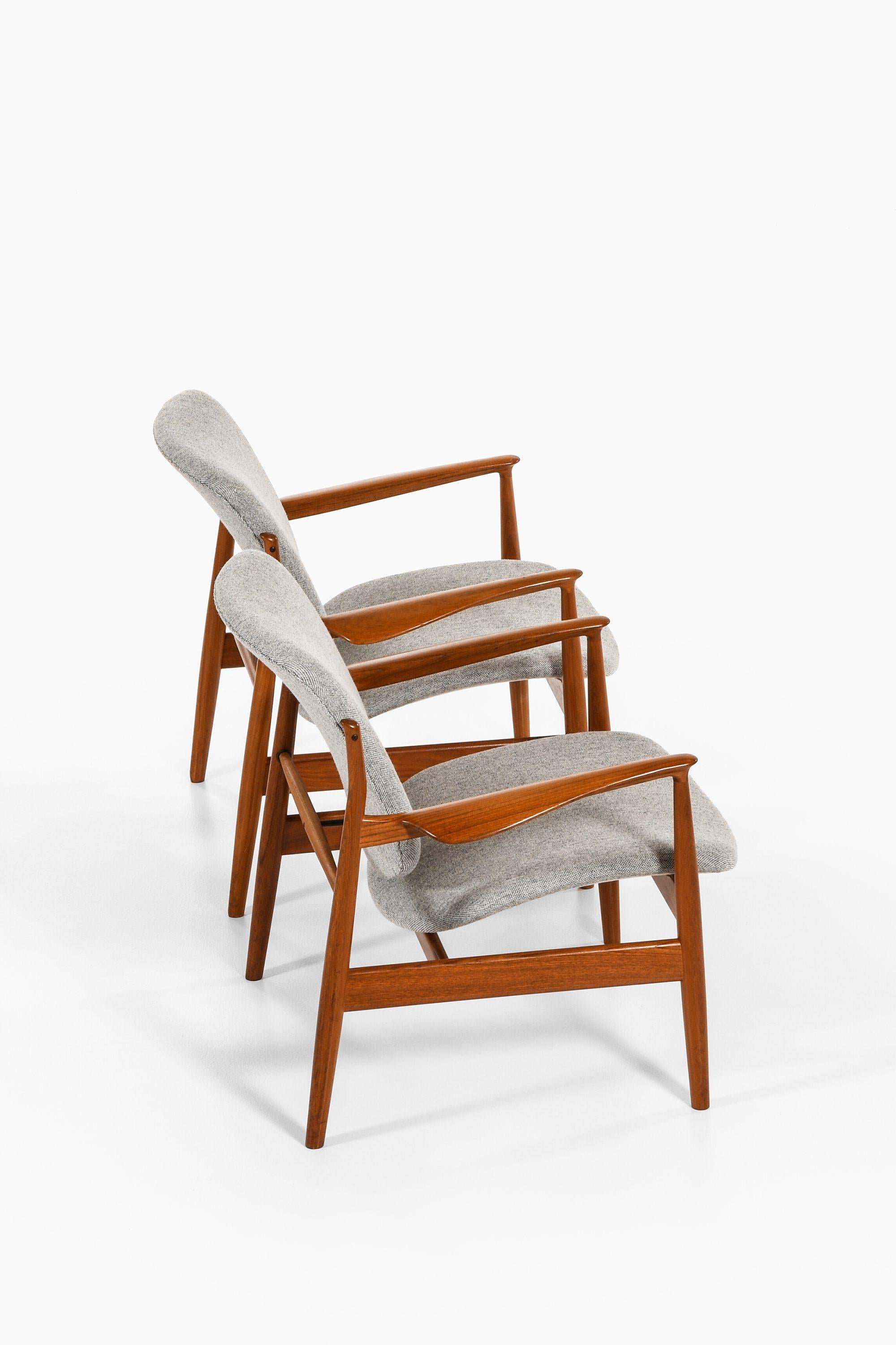 Coppia di sedie Easy Chair in teak e rivestite in tessuto Kvadrat di Finn Juhls, 1956 In condizioni buone in vendita a Limhamn, Skåne län
