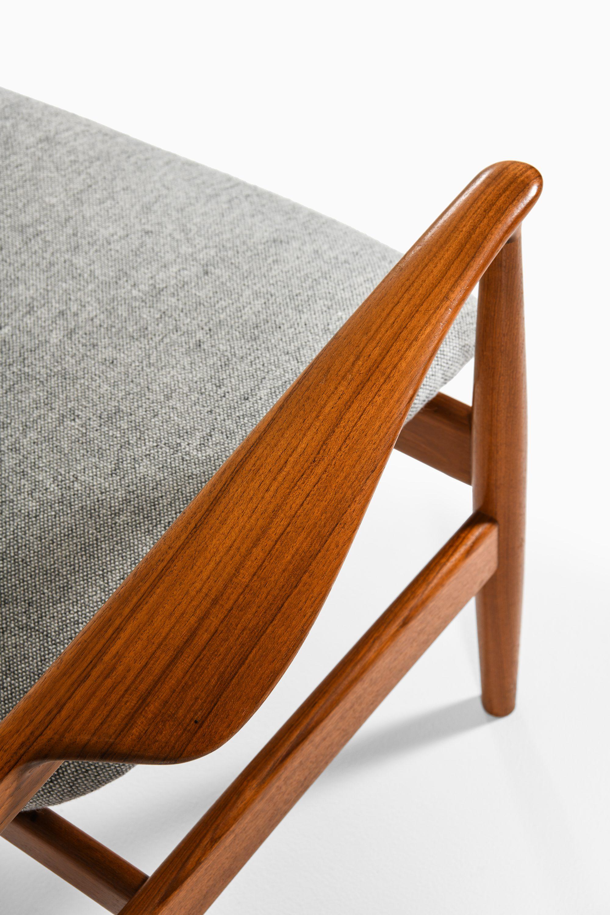 Coppia di sedie Easy Chair in teak e rivestite in tessuto Kvadrat di Finn Juhls, 1956 in vendita 1